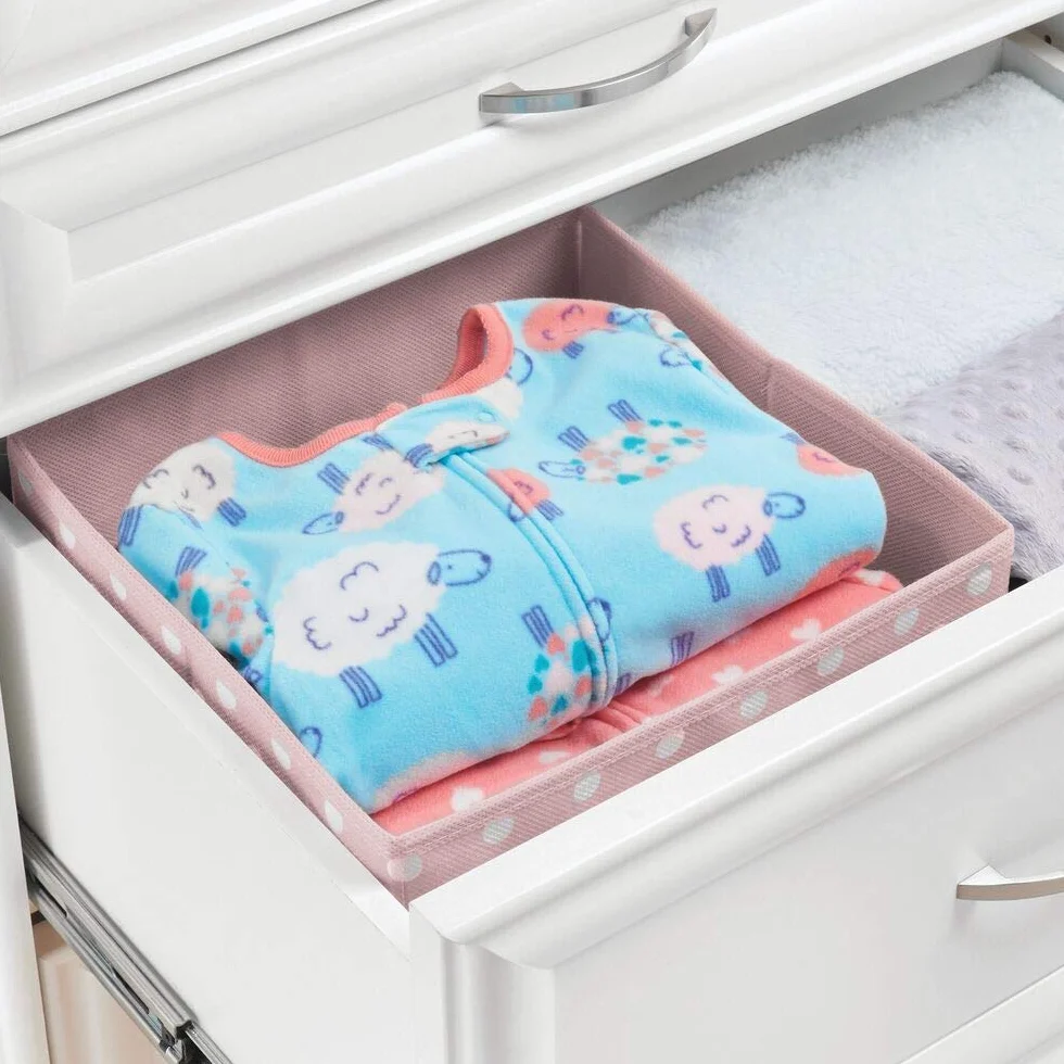 mDesign Juego de 6 Contenedores de Tela Organizadores de Juguetes Lunares para Dormitorios Infantiles Rosa/Blanco