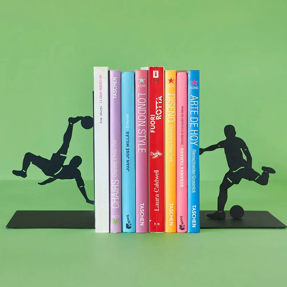 Balvi Sujetalibros Goal Kick Color Negro Soporte para Libros de estantería con Jugador de fútbol Meta