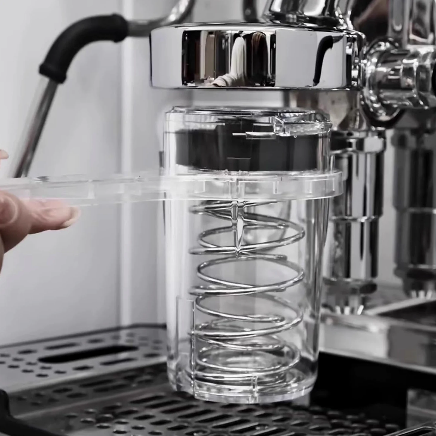 Herramienta de limpieza para máquina de espresso, dispositivo de retrolavado para máquina de café con válvula de alivio de presión para cabezales de preparación estándar de 58 mm, garantiza una fácil