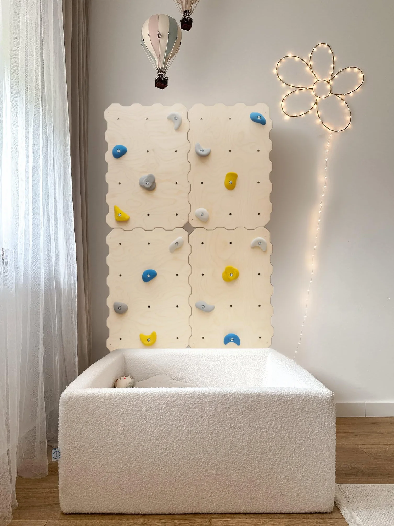 MAMOI® Muro de Escalada Infantil, Estructura Interior con 16 Presas, Kit de Montaje