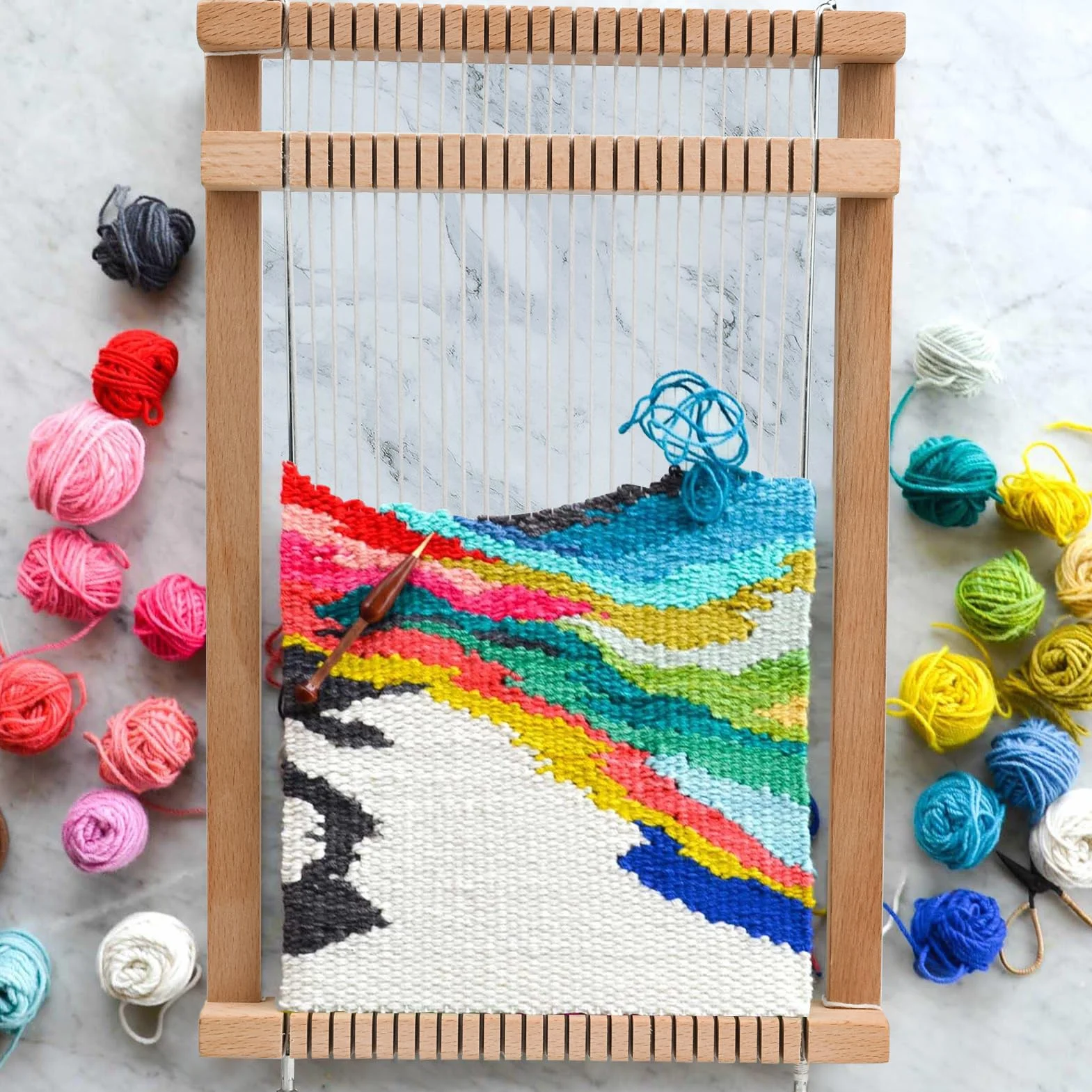 LYKTRIX Marco de Telaio de Tejer para Niños, Kit de Tela de Tejer de Madera, Incluidos Hilos, Peine, Lanzadera y Lana para Principiantes y Niños - 29 x 19 cm