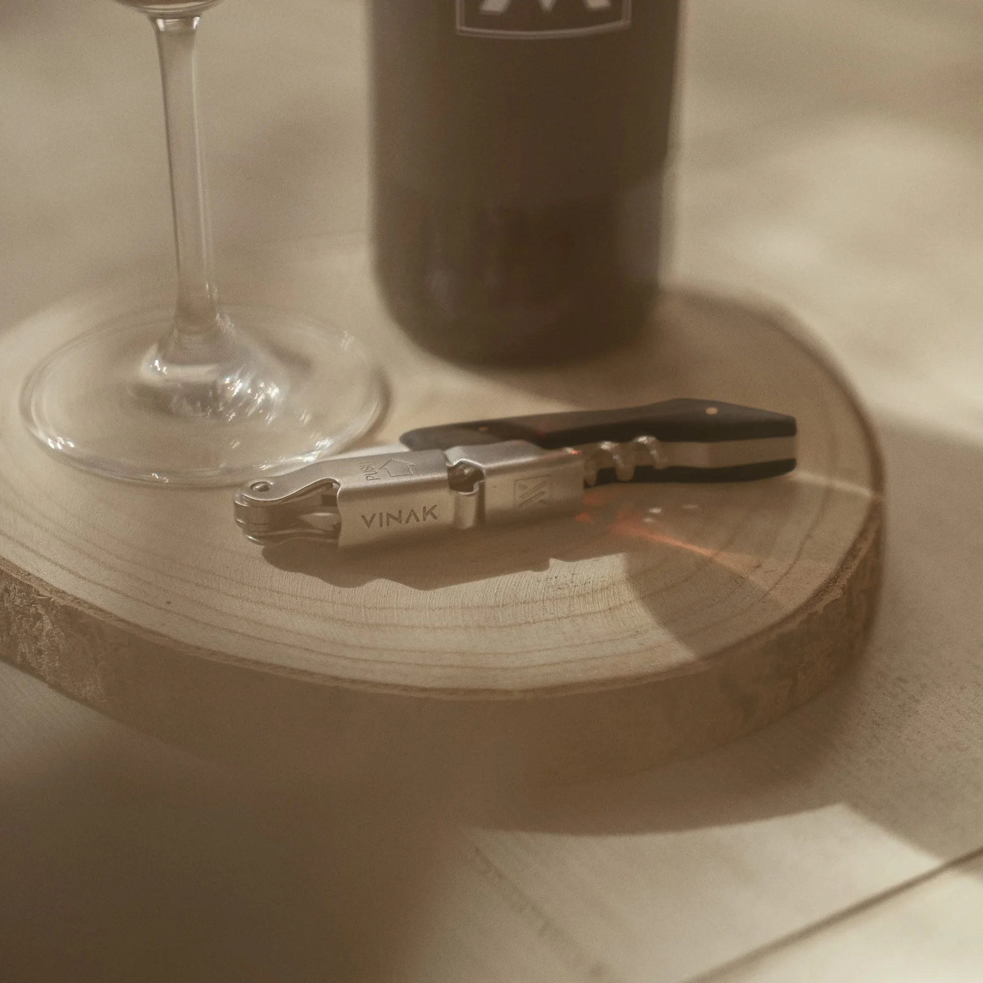 VINAK - Sacacorchos Camarero Profesional XPERT | Acero Inoxidable y Madera de Ébano | Doble Apoyo Articulado | Abrebotellas y Navaja Cortacápsulas | Espiral Profesional