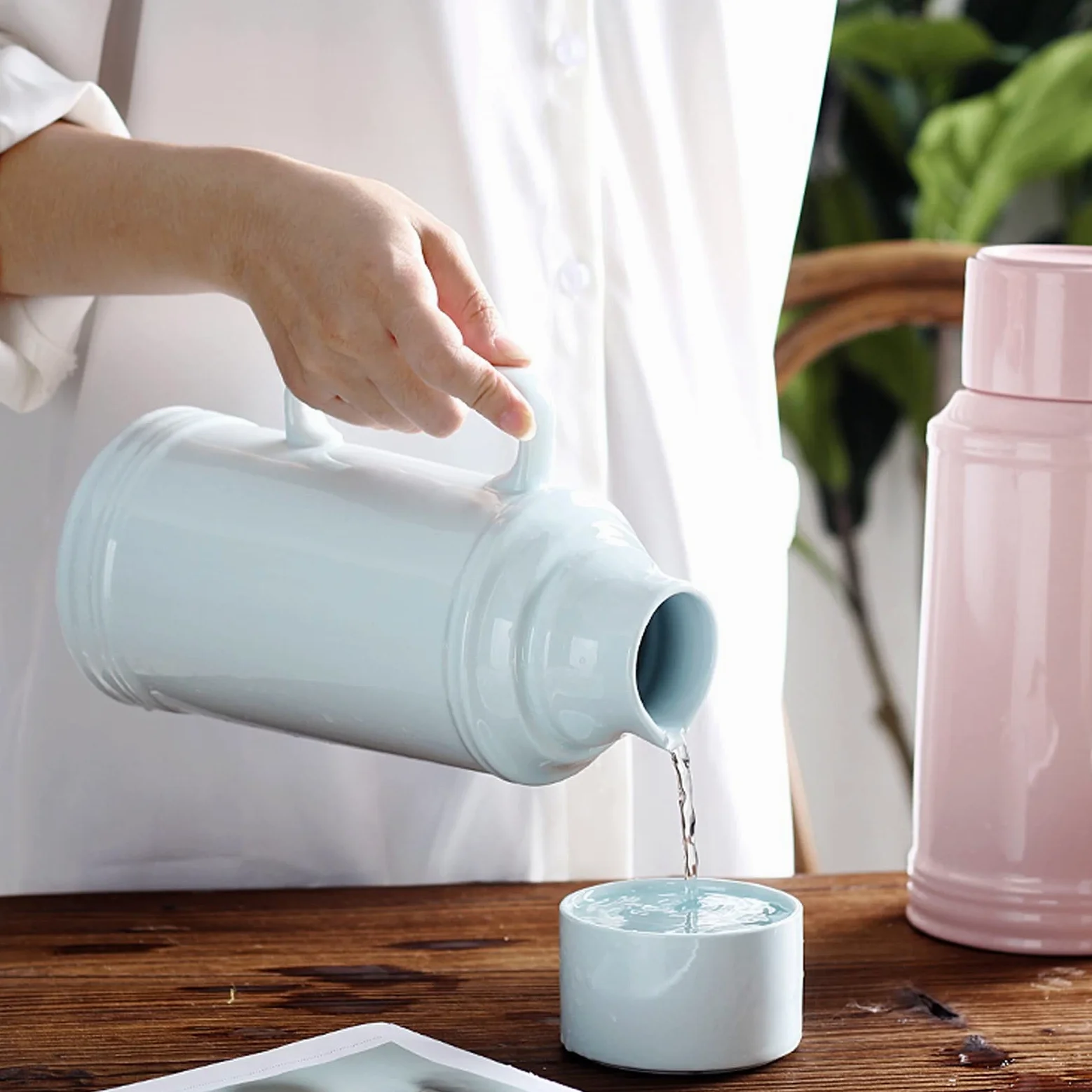 Jarra de Agua Jarra de cerámica con Tapa y caño Hogar Fácil Limpie la Jarra Resistente al Calor Ideal para té Helado, sangría, Limonada (40.5 oences) Teteras de té Helado (Color : Pink)