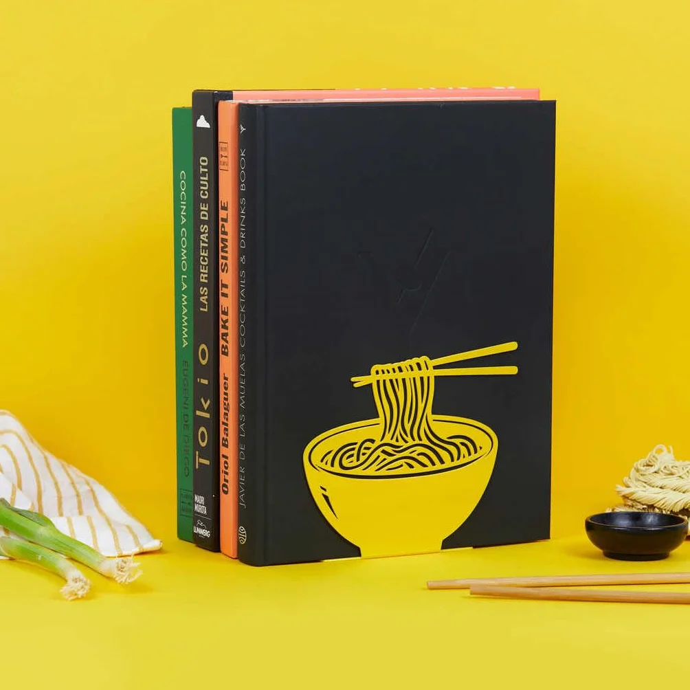 Balvi Sujetalibros Ramen Color Amarillo Diseño Original con Forma de Ramen Metal