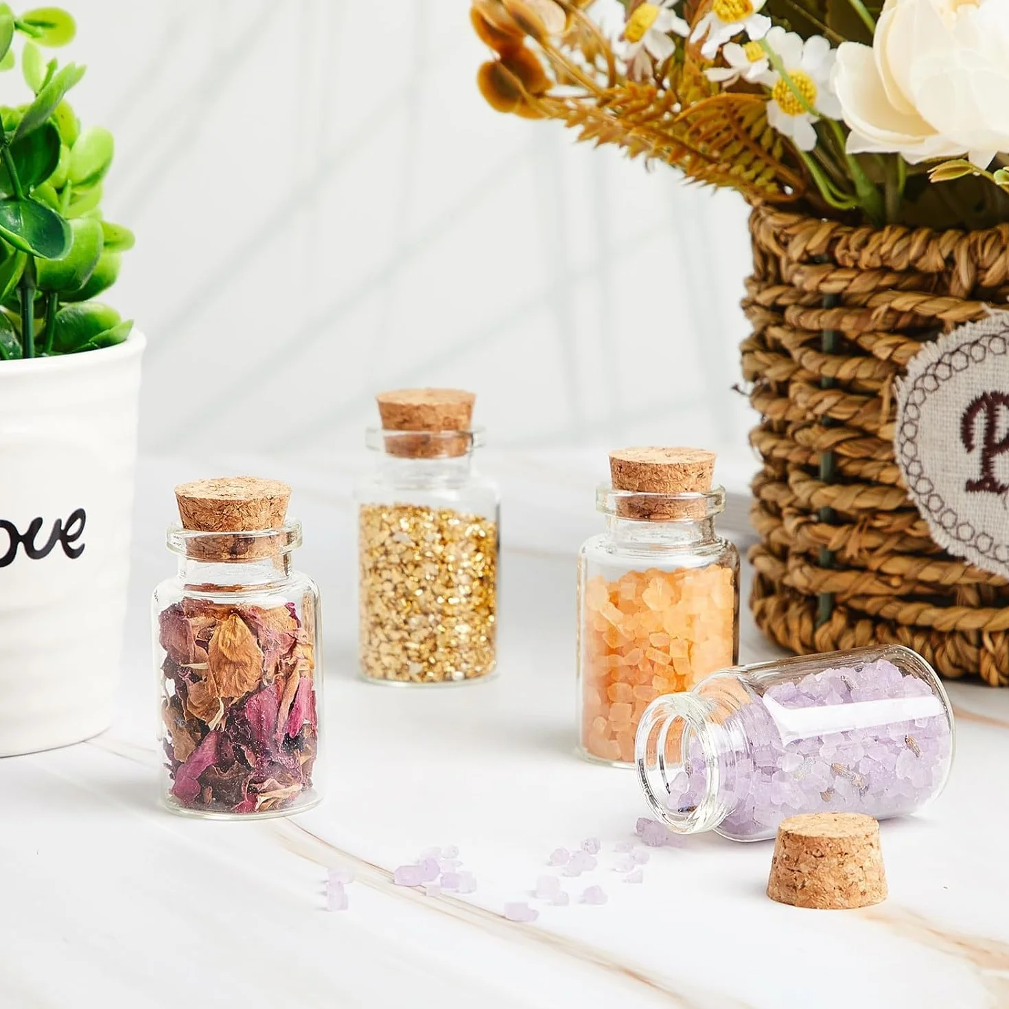 30 Piezas Mini Botellas de Cristal con Tapon Corcho, 36ml Botes Pequeños para Boda de Almendras, Botellitas Frascos de Vidrio con Colgante en Forma de Corazón, Regalitos Invitados Bodas