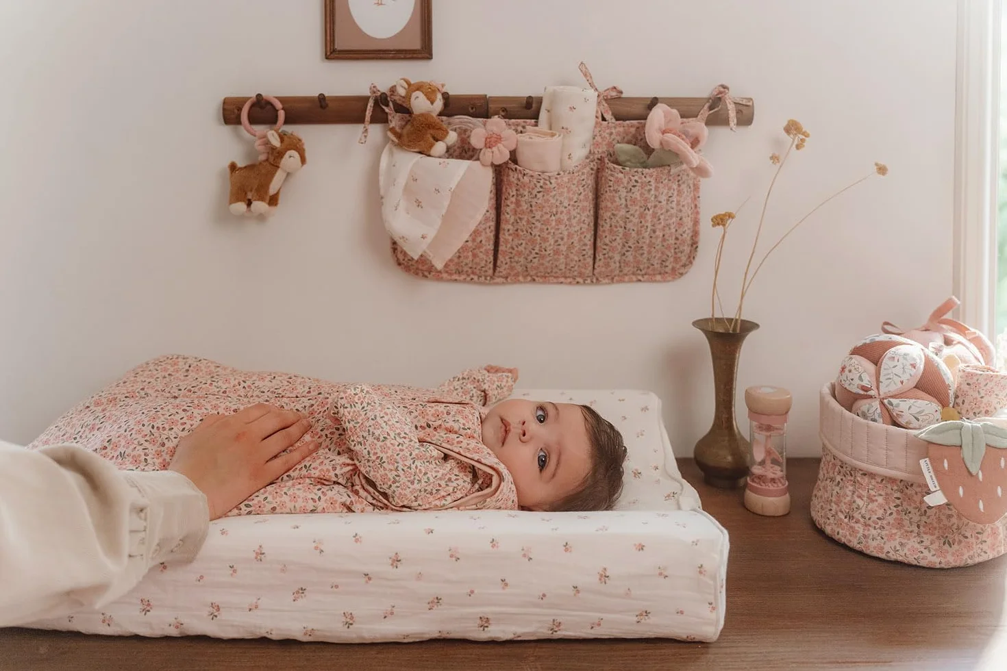 Little Dutch Cesta organizador para cambiador de bebé reversible redonda rosa jardín de hadas