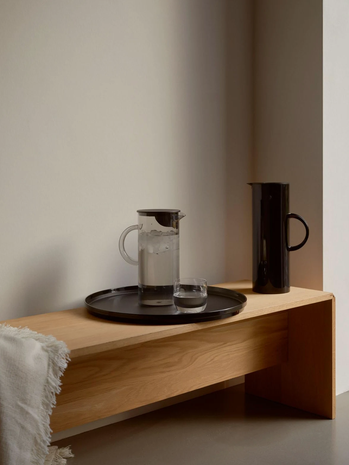 Stelton Jarra de agua EM jarra con tapa 1,5 l humo