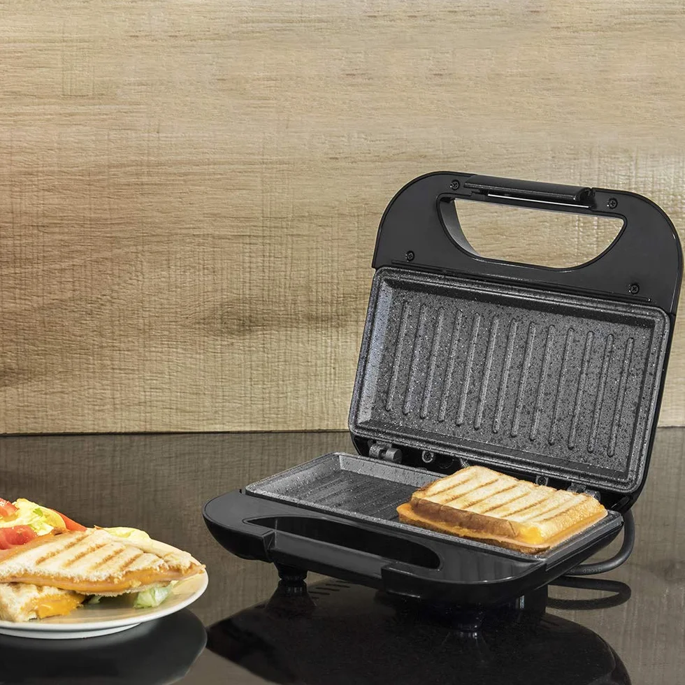 Cecotec Sandwichera con Revestimiento Antiadherente Rock’nToast Square. 750 W, Revestimiento de Piedra, Capacidad para 2 Sándwiches y Superficie Grill, Asa Tacto Frío, Recogecables
