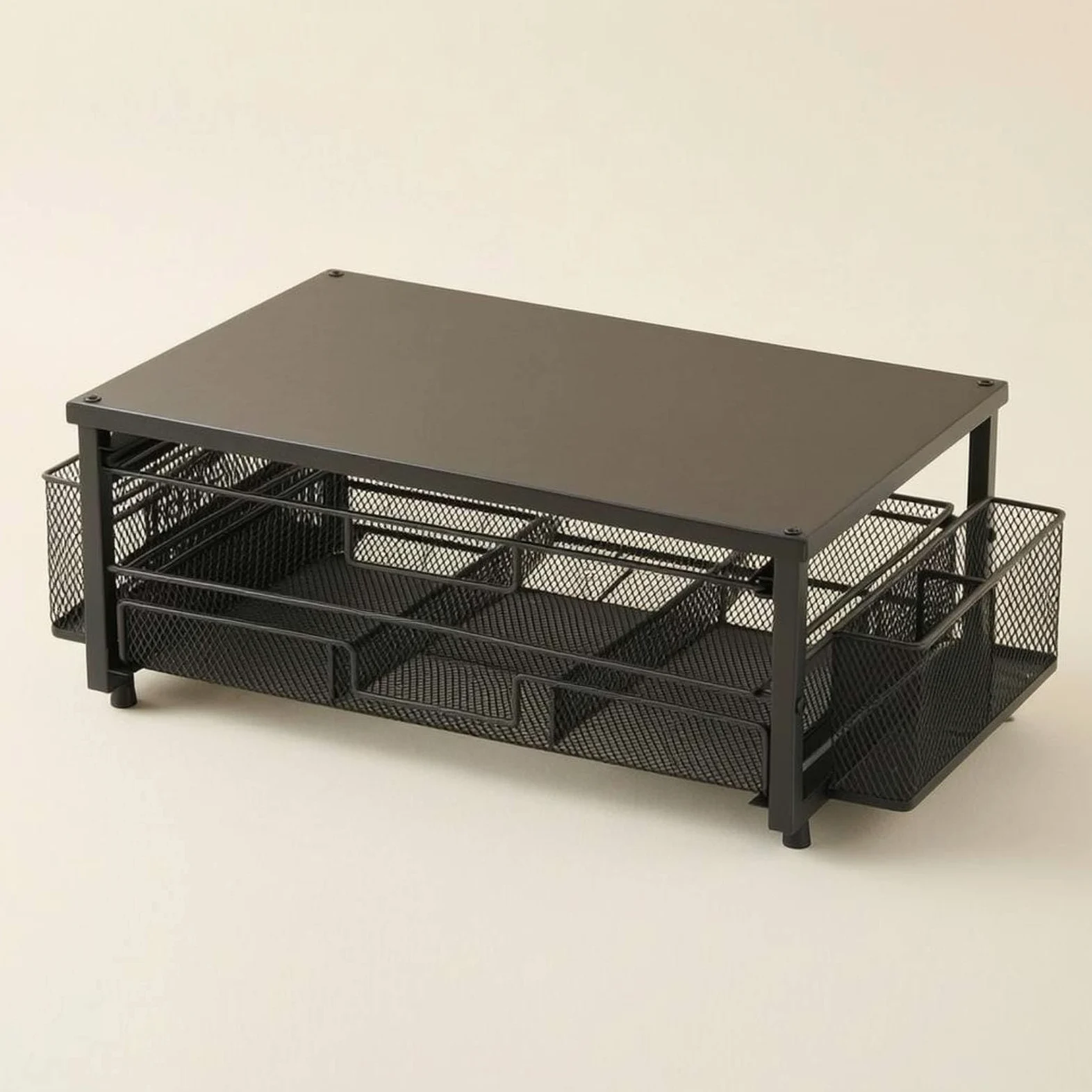 Amagogo Estante para Cápsulas de Café Organizador Soporte Dispensador Bandeja Estructura Compacta para Accesos Rápidos y Visibilidad Adecuado para Cocina, Negro, Cesta Lateral De Plástico