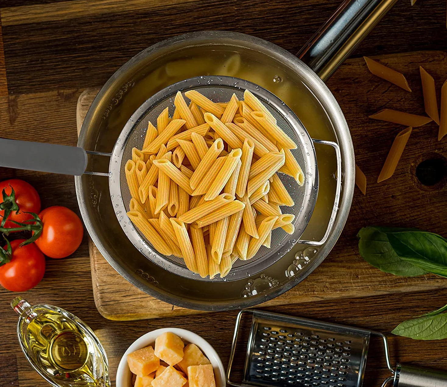 Colador de malla fina grande de 9 pulgadas con mango de goma termoplástico, tamiz de malla fina de acero inoxidable, ideal para colar pasta, quinoa y arroz.