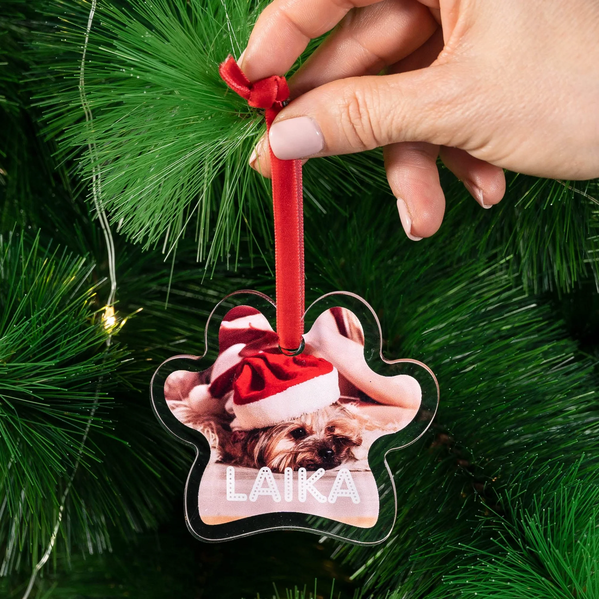 Wanapix | Adorno Navidad de Metacrilato Personalizado | Adorno para Árbol Navidad Personalizado con Foto | Incluye 2 Cintas de Terciopelo para Colgar, Verde y Roja | Huella