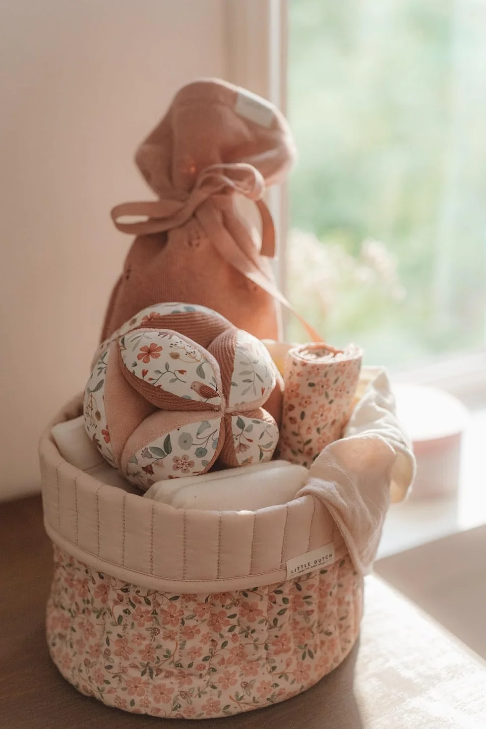 Little Dutch Cesta organizador para cambiador de bebé reversible redonda rosa jardín de hadas