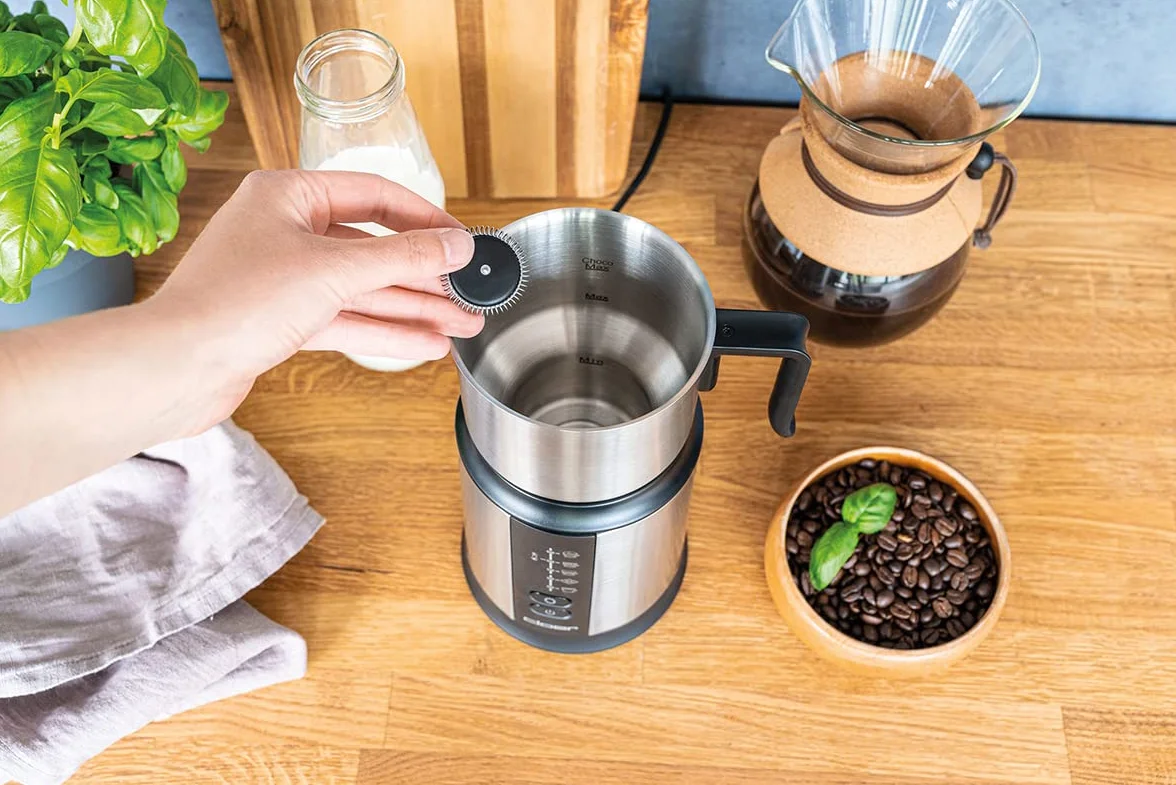 Cloer 7789 Espumador de leche de inducción XL800, espuma de leche 600 ml, chocolate caliente 500 ml, recipiente de 800 ml, control electrónico, 500W, bobina espumante magnetica