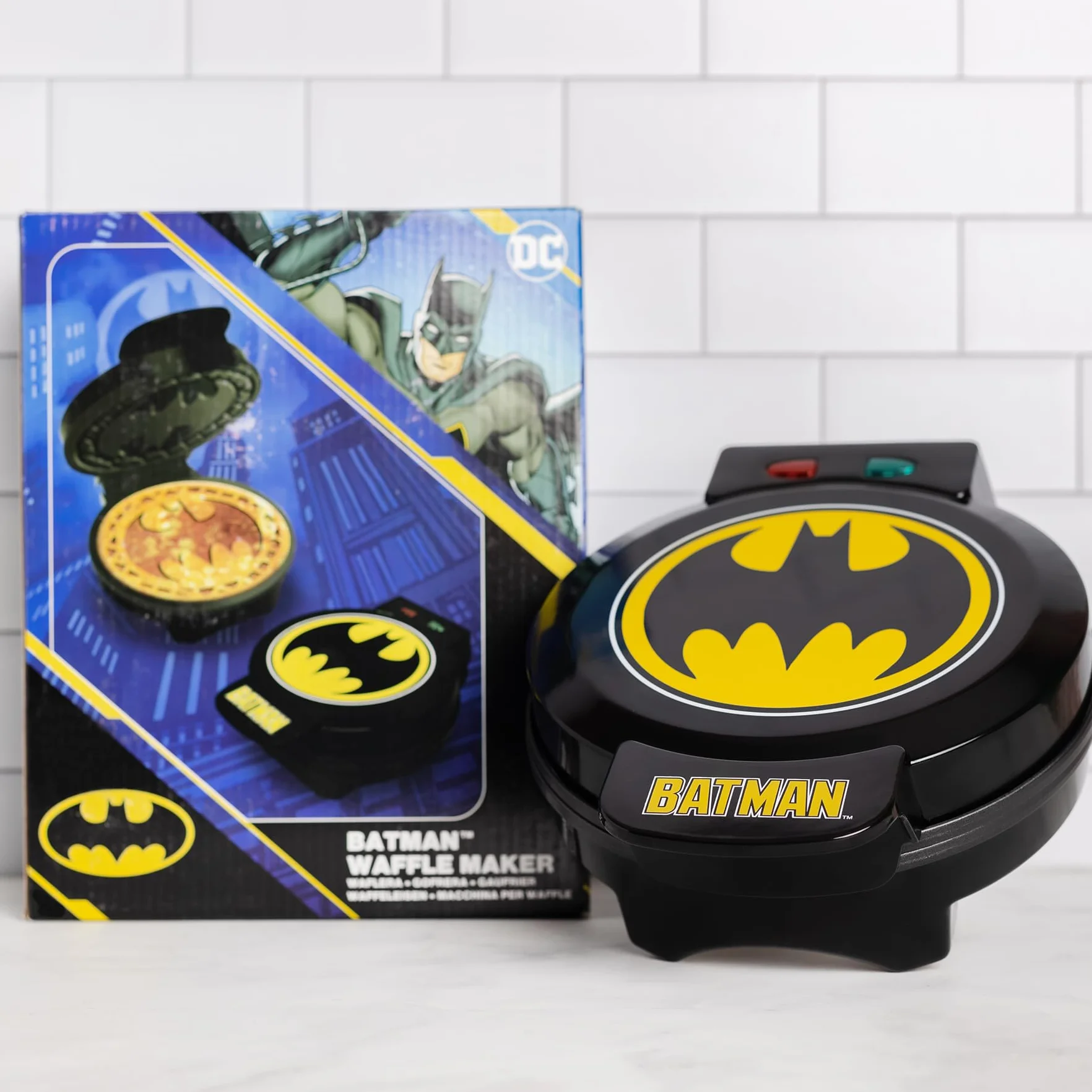 Uncanny Brands - Gofrera Logo Batman - Impresión en el gofre - Enchufe Europeo - Licencia DC Comics - Facil de usar y limpiar - Hogar y cocina - Heroes
