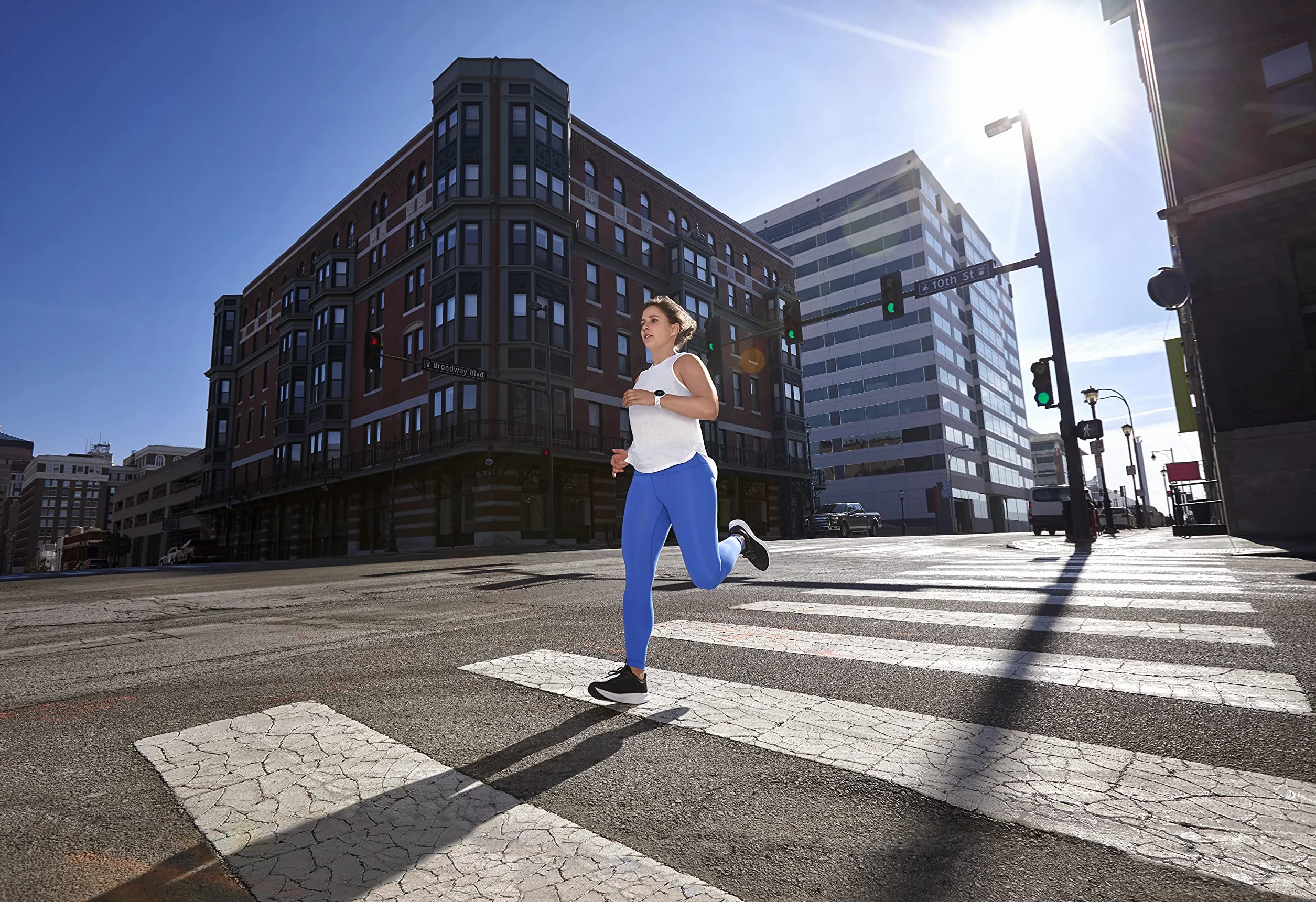 Garmin Forerunner 55 Reloj Inteligente para Running con GPS, Planes de Entrenamiento, Seguimiento del Bienestar, Blanco