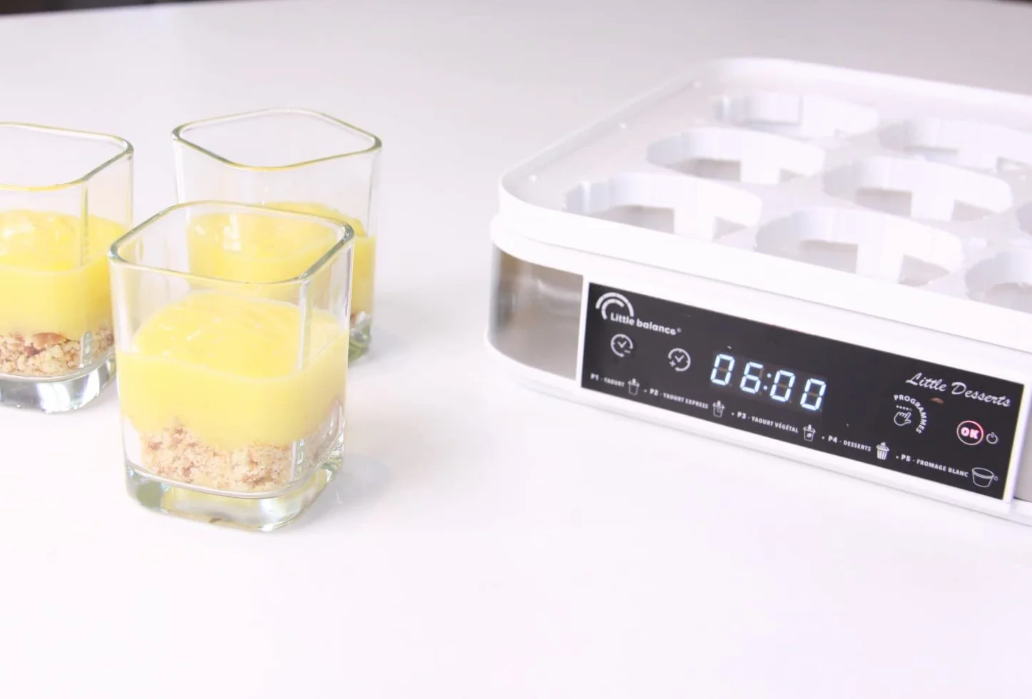 LITTLE BALANCE 8448 Yogurtera Postre, Yogures Postres Quesos blancos caseros, 5 programas automáticos, 9 tarros de cristal 145 ml, Blanco/acero inoxidable