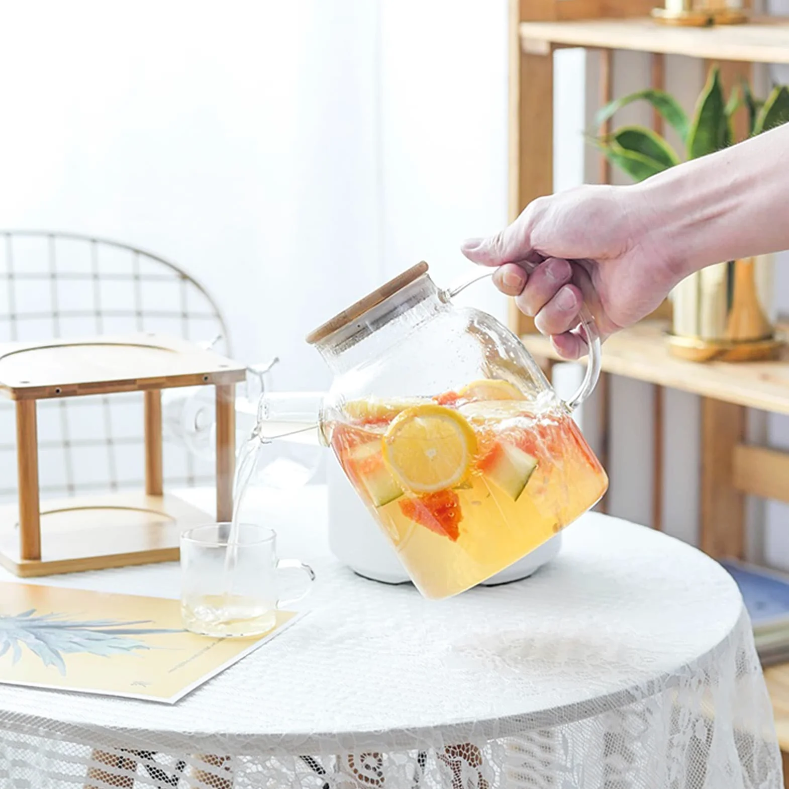 Jarra Agua Fria Jarra de la casa con el conjunto de la taza de vidrio Transparente Tetera de agua bebida Jugo con la bandeja de la oficina Regalo Botella de agua Webware Jarra Agua Detox Frutas