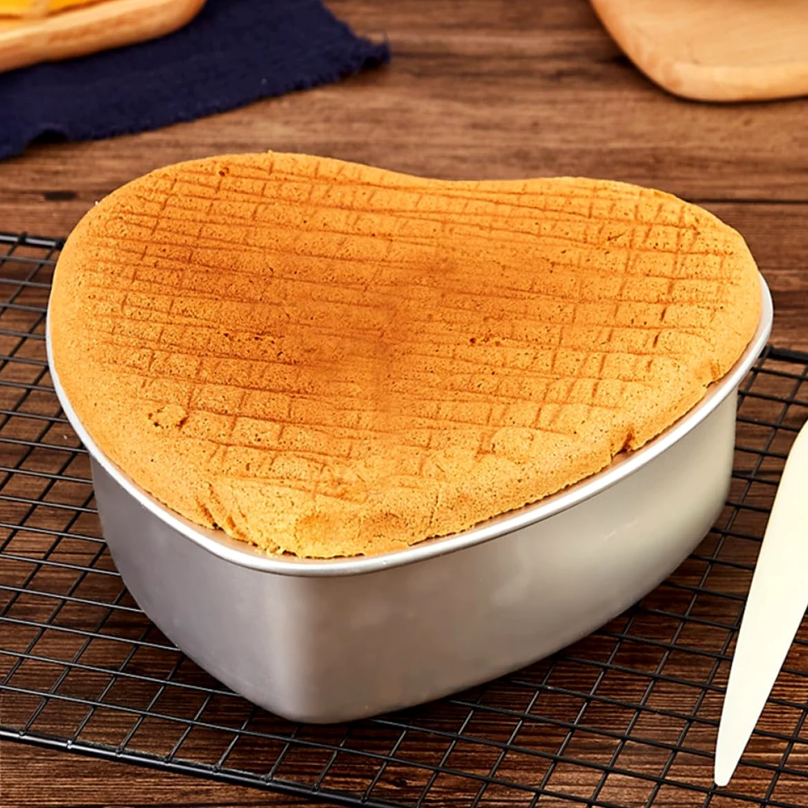 Amosfun Moldes para Hornear en Forma de Corazón de Aluminio 18 Cm con Fondo Desmontable 2 Piezas para Pasteles, Tartas y Brownies, Aptos para Horno y Eventos Obsequios