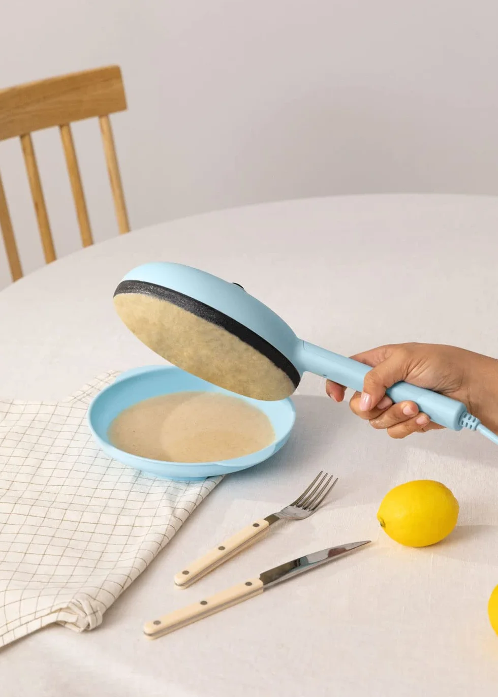 CREATE/CREPE MAKER/Máquina de crepes eléctrica Azul/Placa antiadherente Ø21cm, 600W, sin aceites, base antideslizante, diseño retro