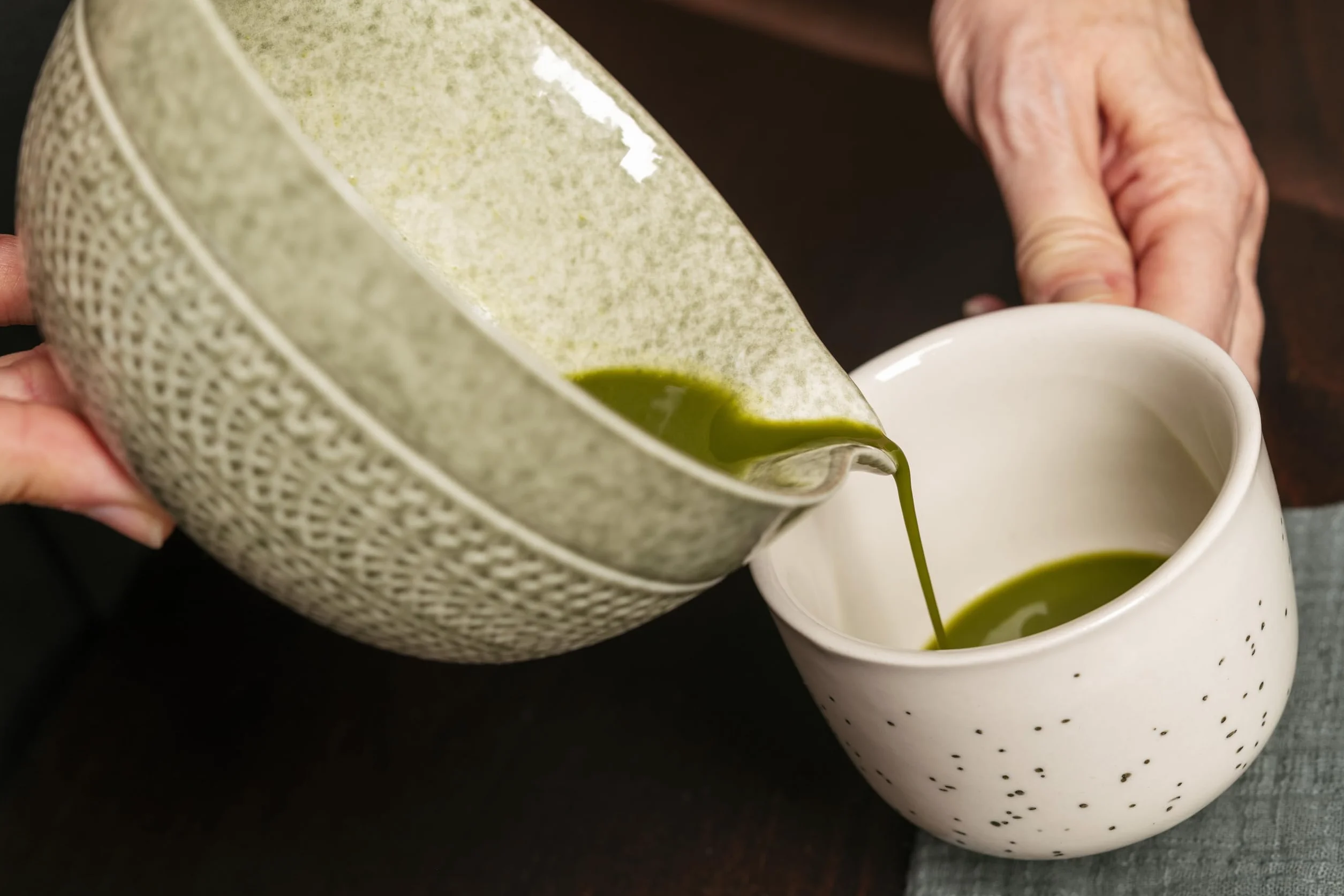 Kit Matcha Completo, Set Matcha Kit de Ceremonia de Te, Juego de Te de 7 piezas. Tazón de Cerámica y Batidor Premium de Bambu de Calidad, Ideal para Regalo. Bienestar y Harmonía.