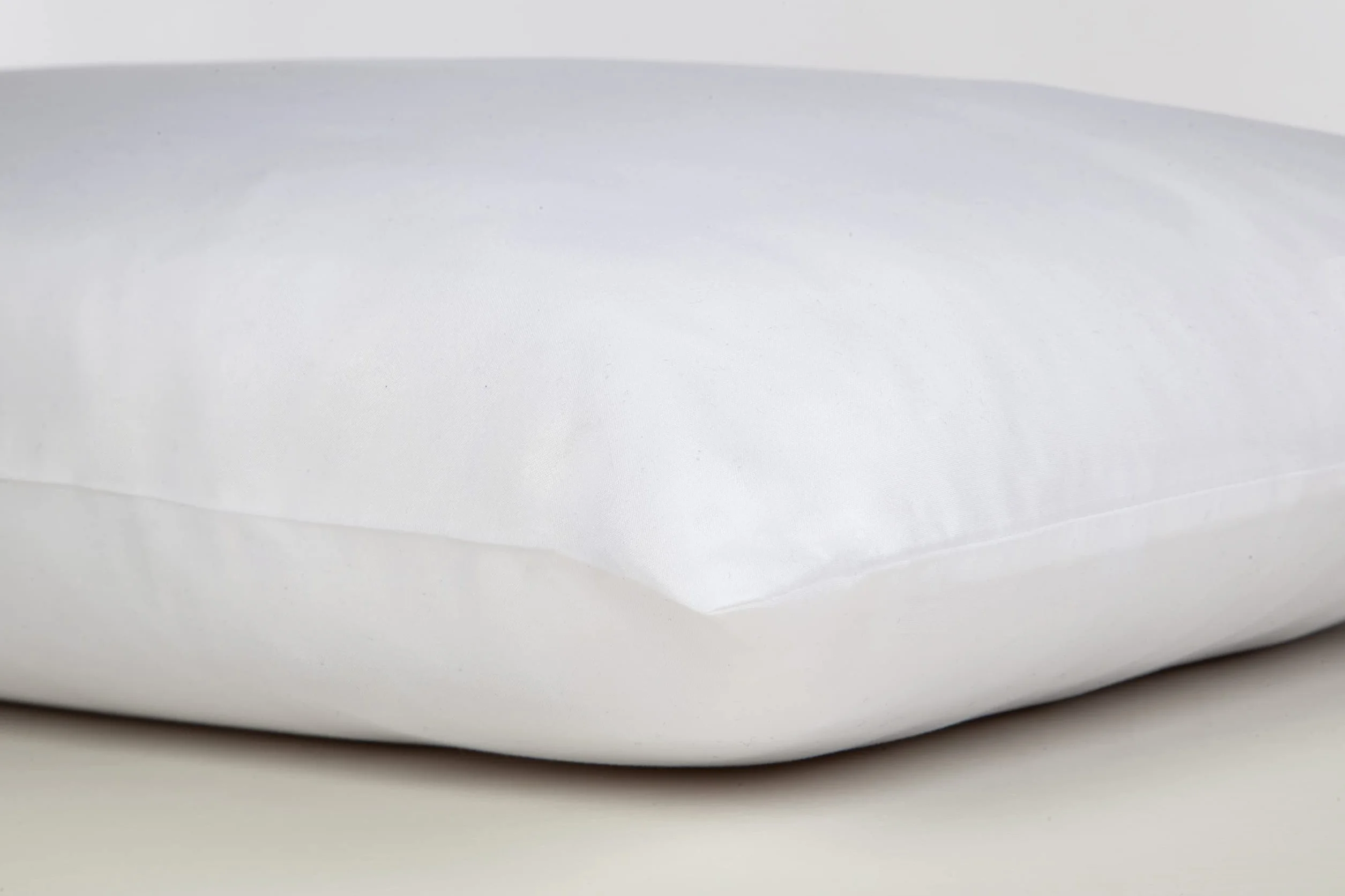 Seasons - Almohada Infantil de Fibra, 80 cm, Extrasuave, Antiácaros, Almohada Baja Firmeza, con Doble Funda con Cremallera, Funda Exterior Satén Algodón, Fabricado en España