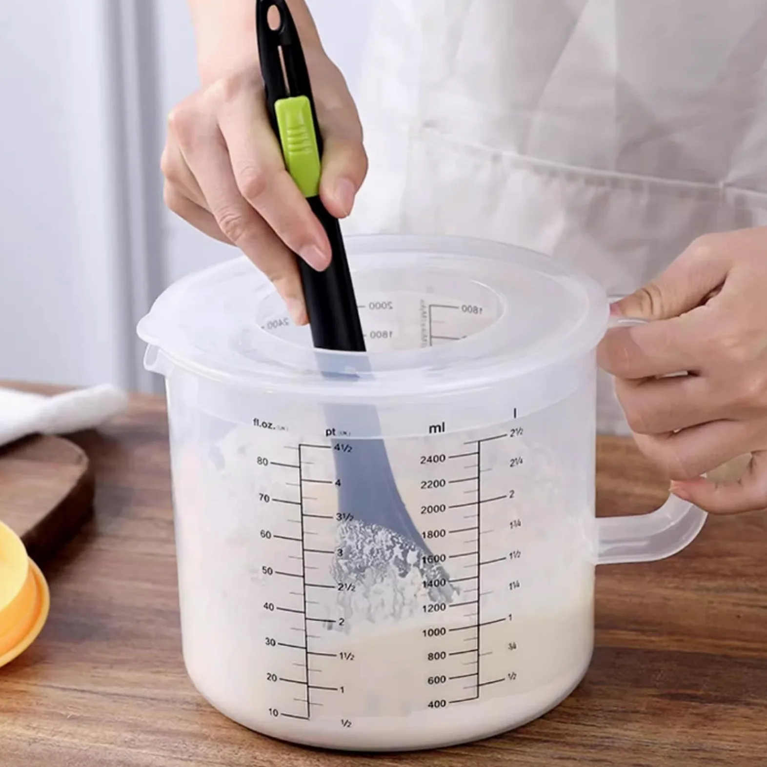 1 Unidad de Vaso medidor de plástico Transparente con Tapa - Jarra graduada con asa y Pico, Herramienta de medición precisa para Hornear, batir Huevos y Mezclar, Bol de Cocina versátil