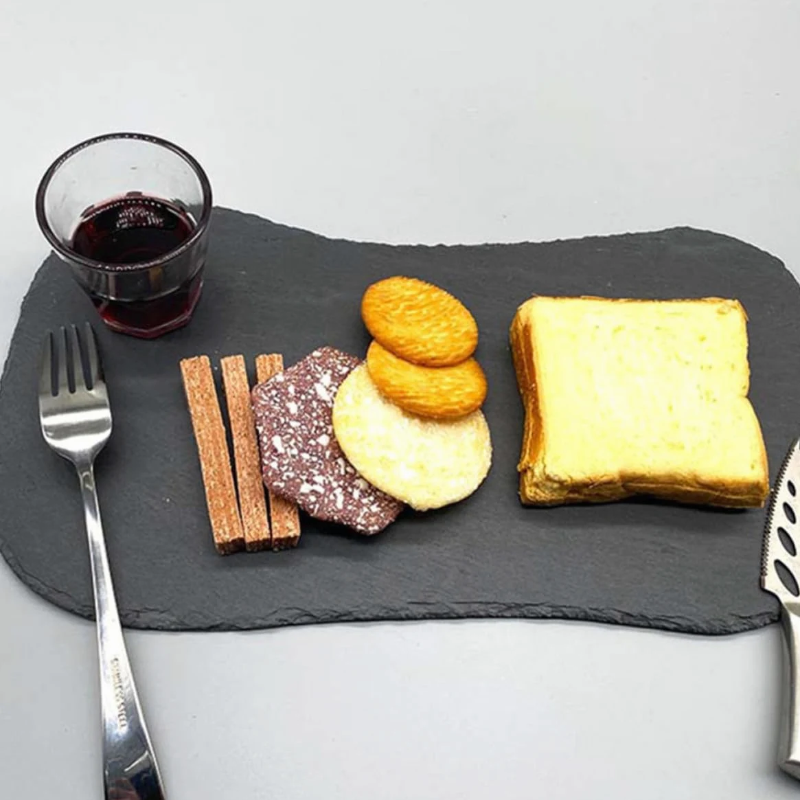 Plato en Forma de Riñón Negro para Servir de Pizarra | Bandeja Natural, Uso en Casa o Restaurante, para Invitados y Ocasiones de Inauguración