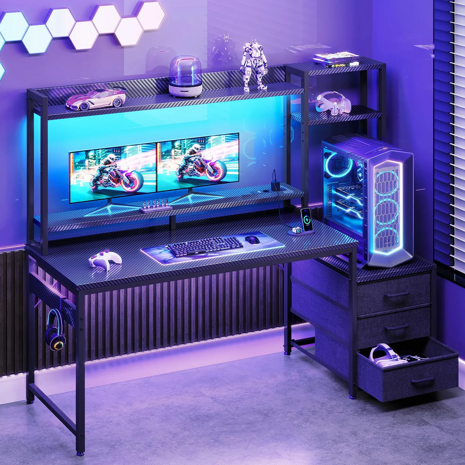 Coleshome Escritorio Gaming con Estanteria y Cajones, 137x48cm Mesa Gaming con Iluminación LED & Toma de Corriente, Escritorios para PC con Repisas de Almacenamiento, Negro Fibra de Carbono