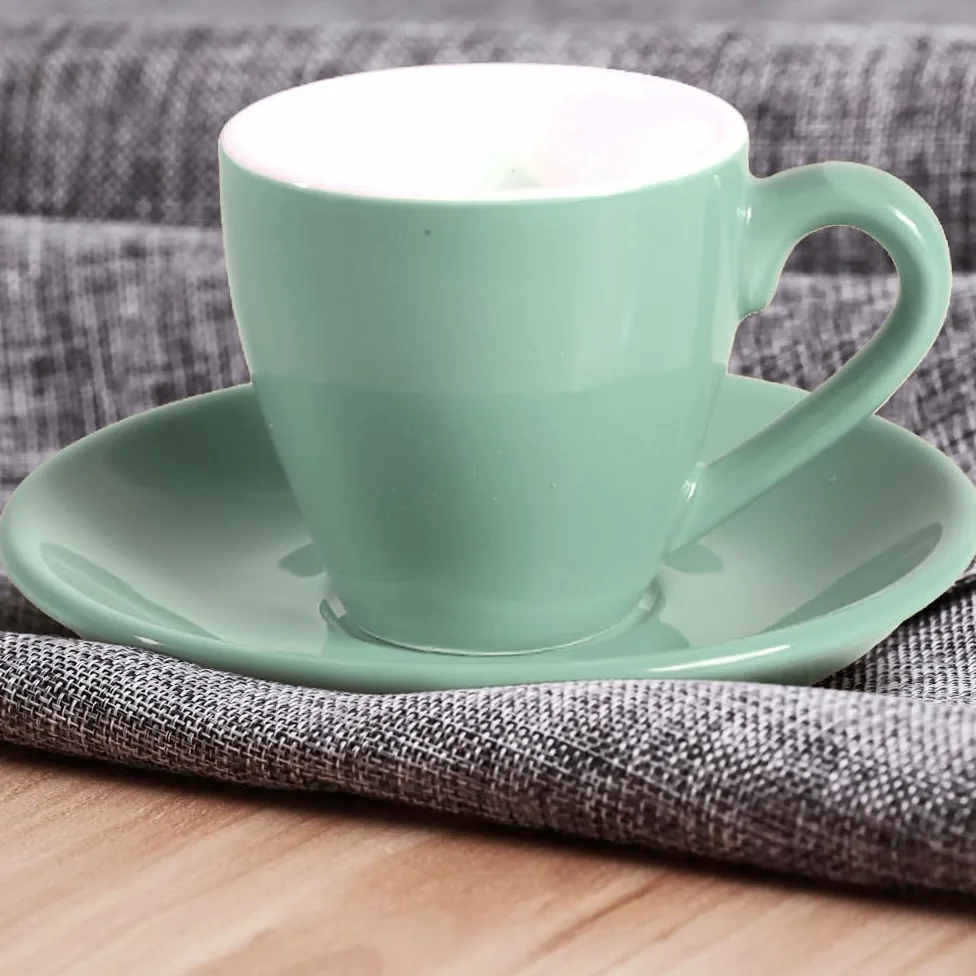 homEdge Juego de 4 tazas de café expreso de porcelana con platillos y cucharas, 80 ml, color verde menta