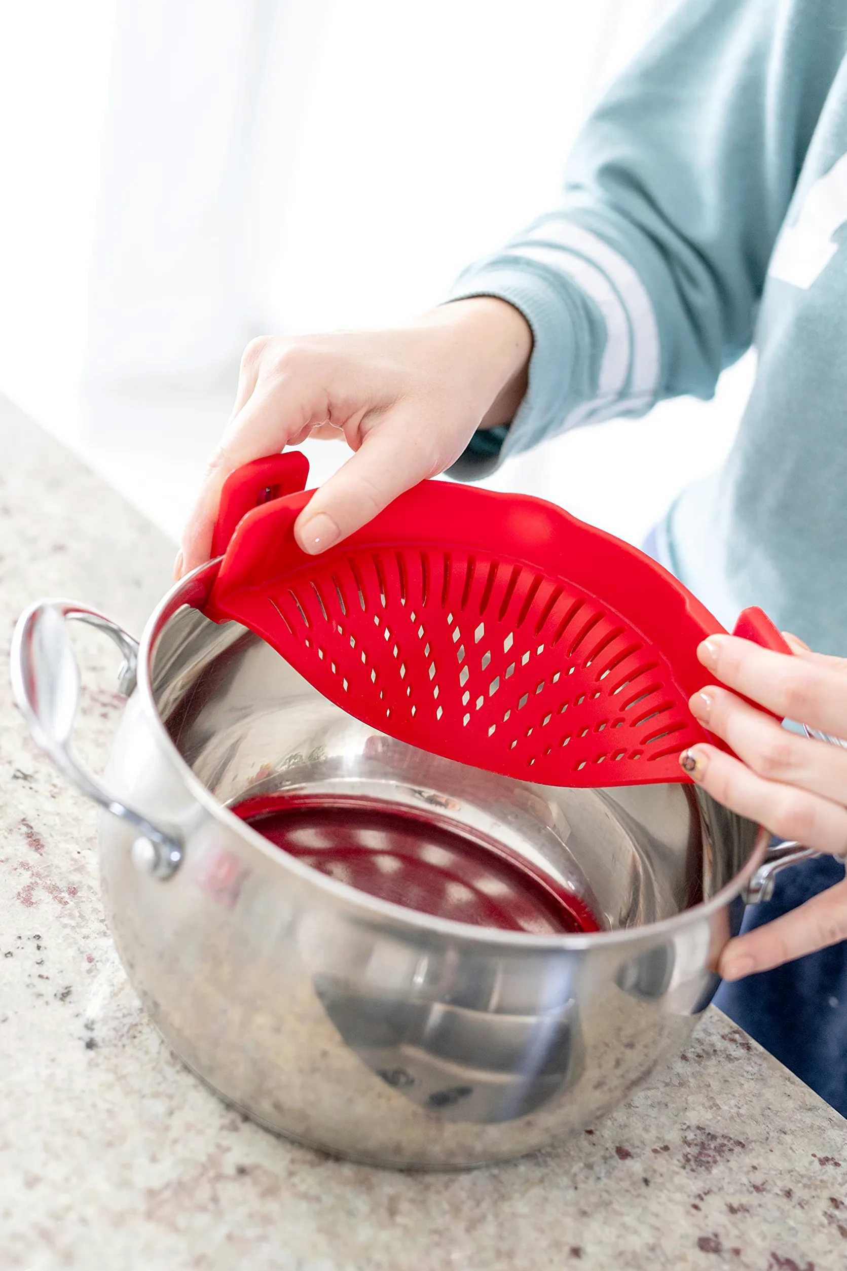 Colador de pasta de silicona con clip, ajuste universal para todas las ollas y cuencos, escurridor a presión para pasta, carne, verduras, frutas, colador de silicona para cocina, drenaje fácil de