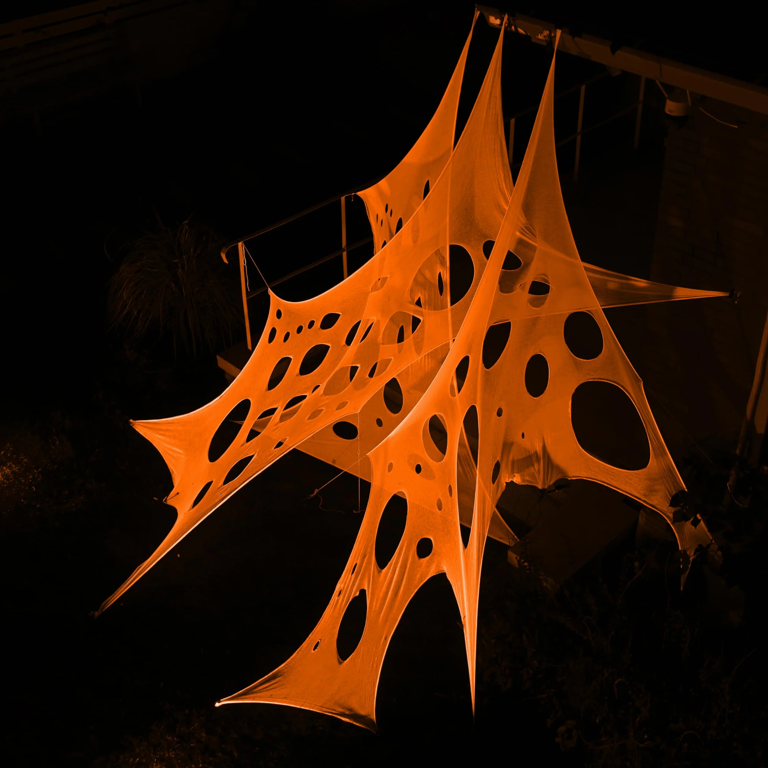 JOYIN Telaraña de Halloween de 1000 pies Cuadrados, decoración al Aire Libre, telarañas Gigantes Que Brillan en la Oscuridad, telaraña elástica Flexible en Blanco (Azul por la Noche), Verde, Naranja
