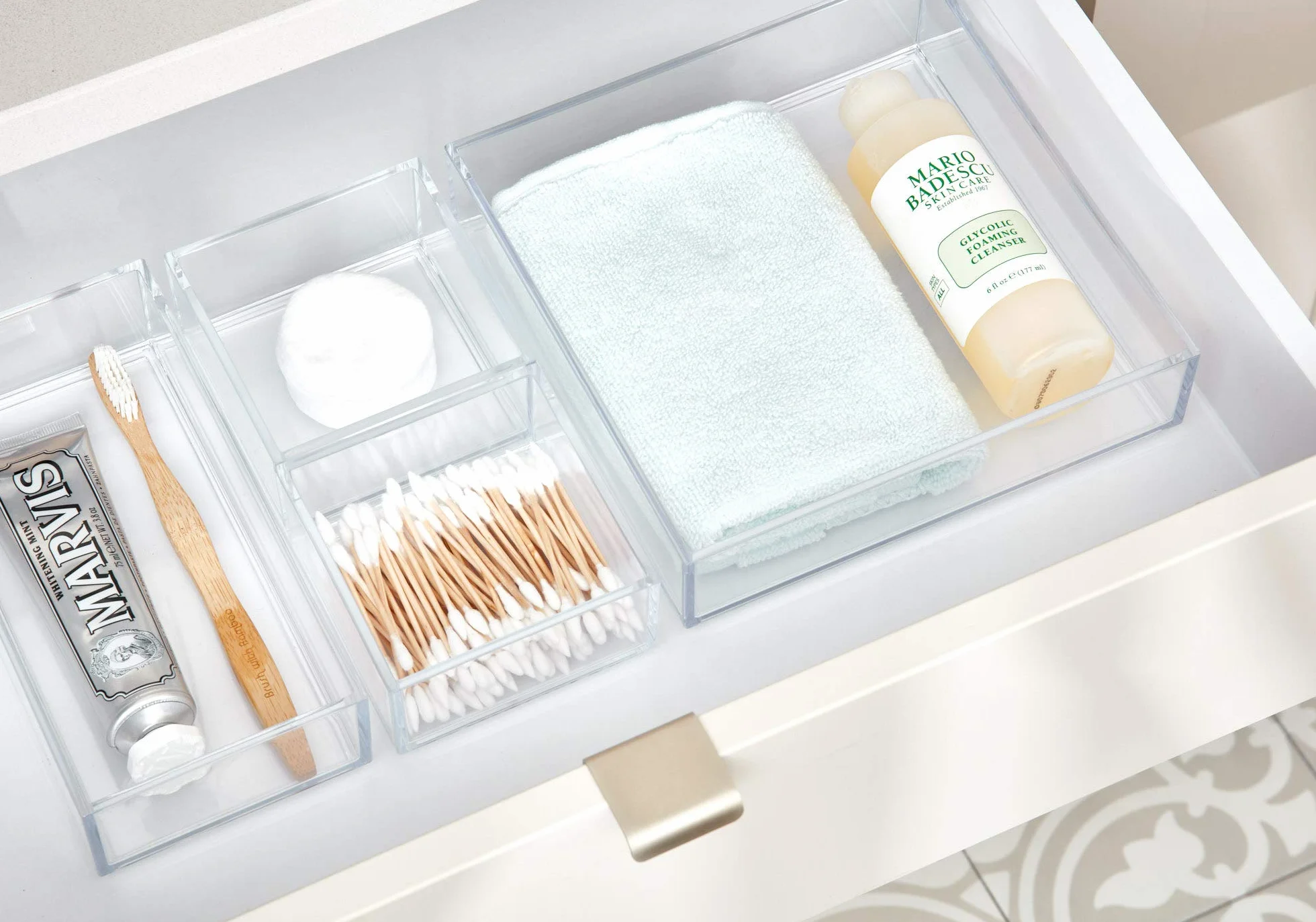 iDesign Organizador de maquillaje y cosméticos, organizador de cajones pequeño de plástico libre de BPA, caja apilable para baño, cocina y oficina, transparente