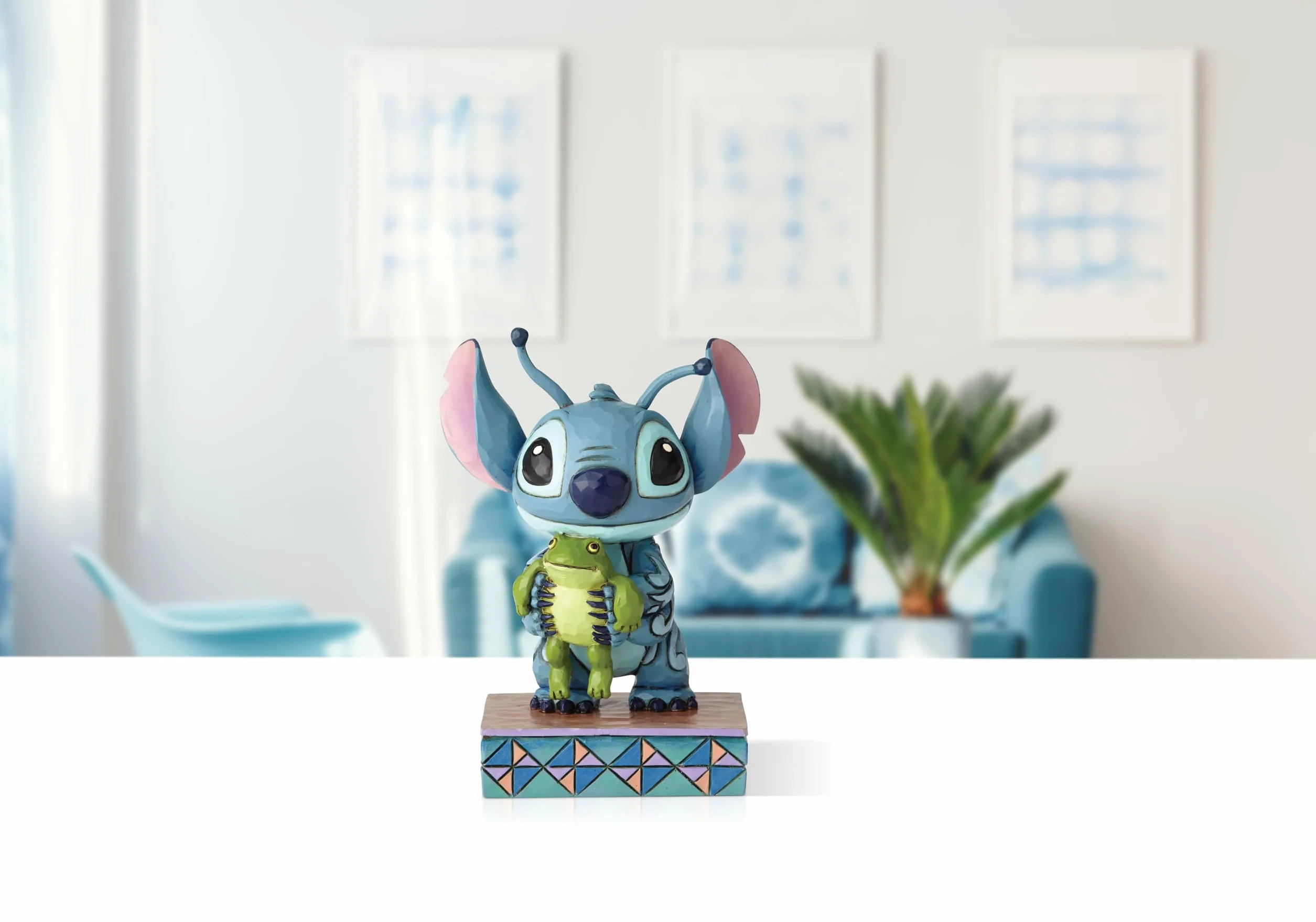 Disney Traditions, Figura de Stitch con rana de "Lilo y Stitch", para coleccionar, Enesco