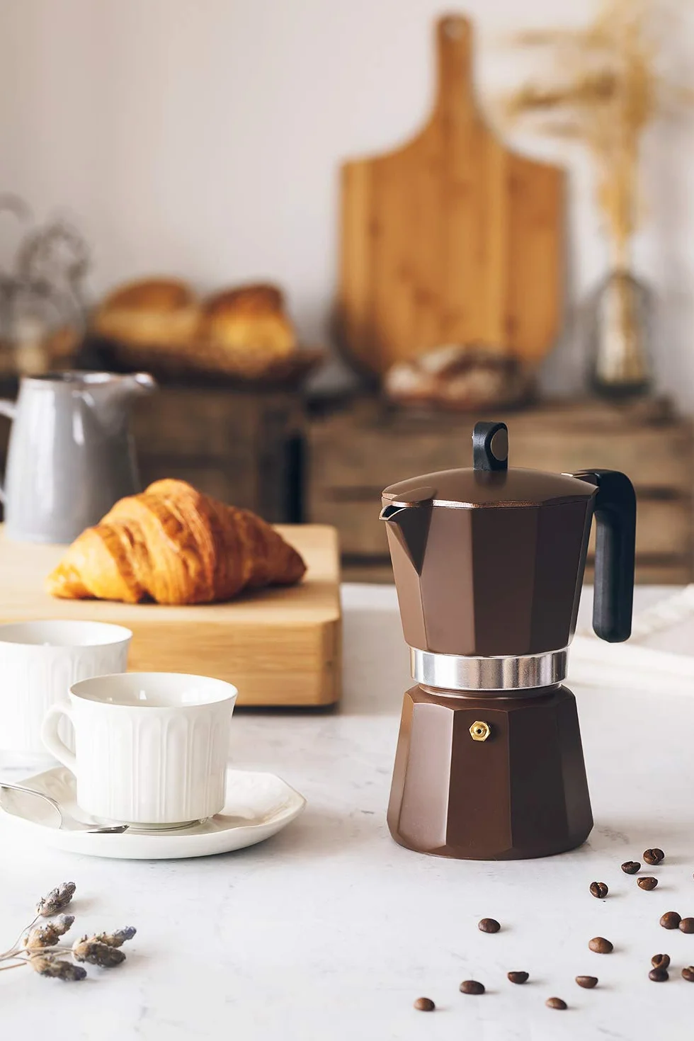 MONIX New Cream | Cafetera Italiana de Aluminio, Capacidad 12 Tazas, Apta para Todo Tipo de cocinas incluida inducción
