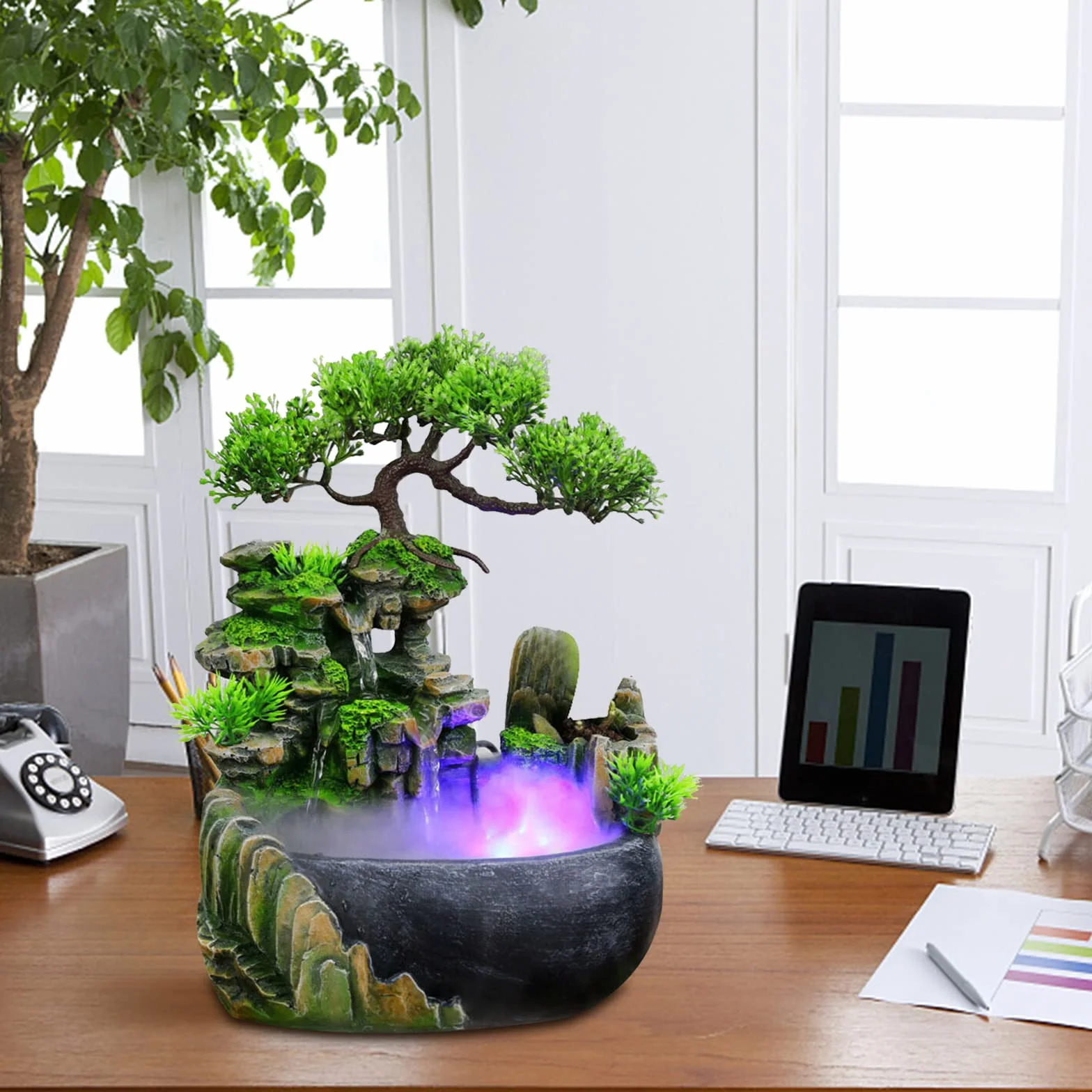 Fuente de interior con iluminación LED, fuente de planta verde, fuente de jardín, fuente decorativa, fuente de mesa, cascada con niebla, 28 x 15 x 20 cm
