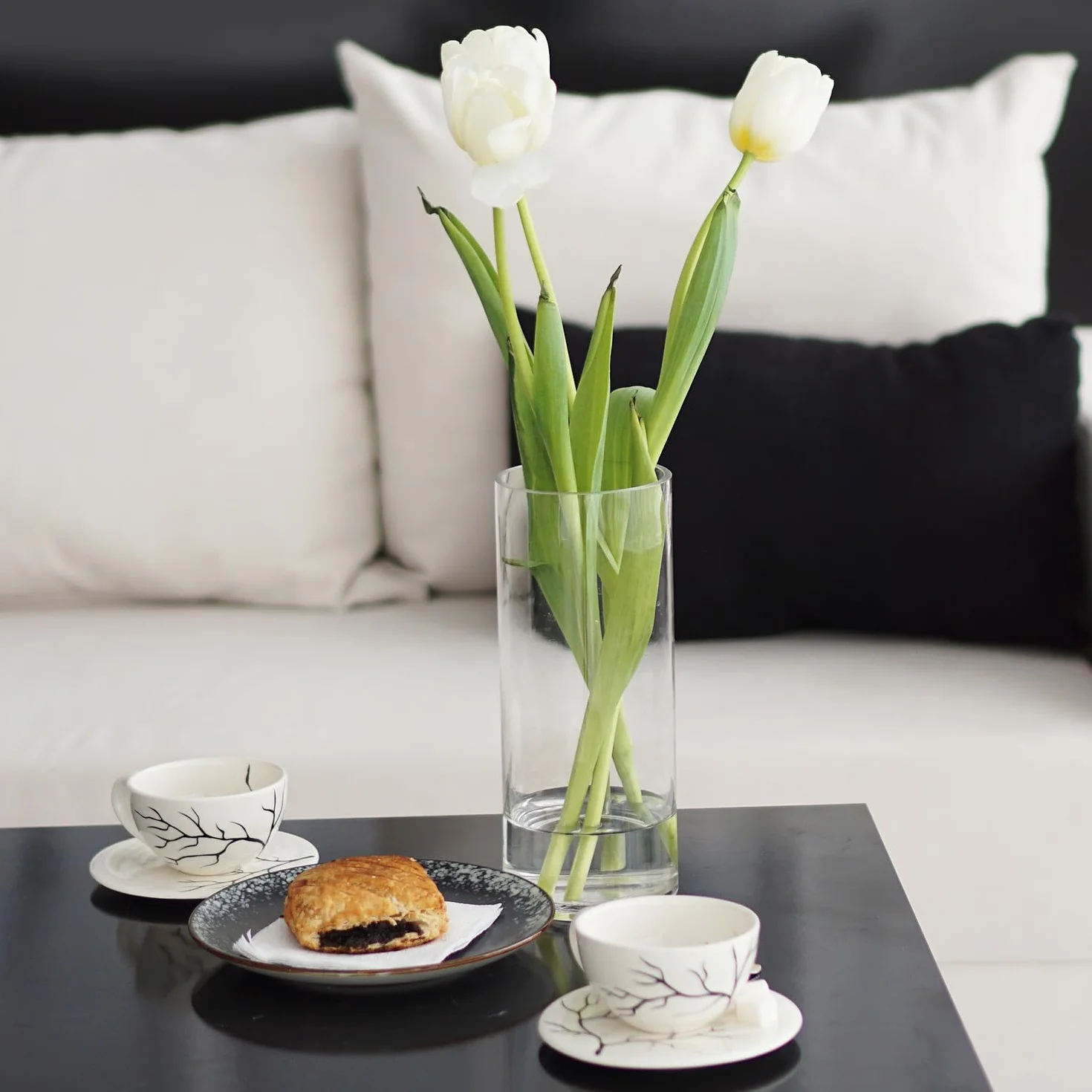 QWORK® Jarrón Grande de Cristal Transparente 30x10 cm para Flores - Diseño Moderno Cilíndrico