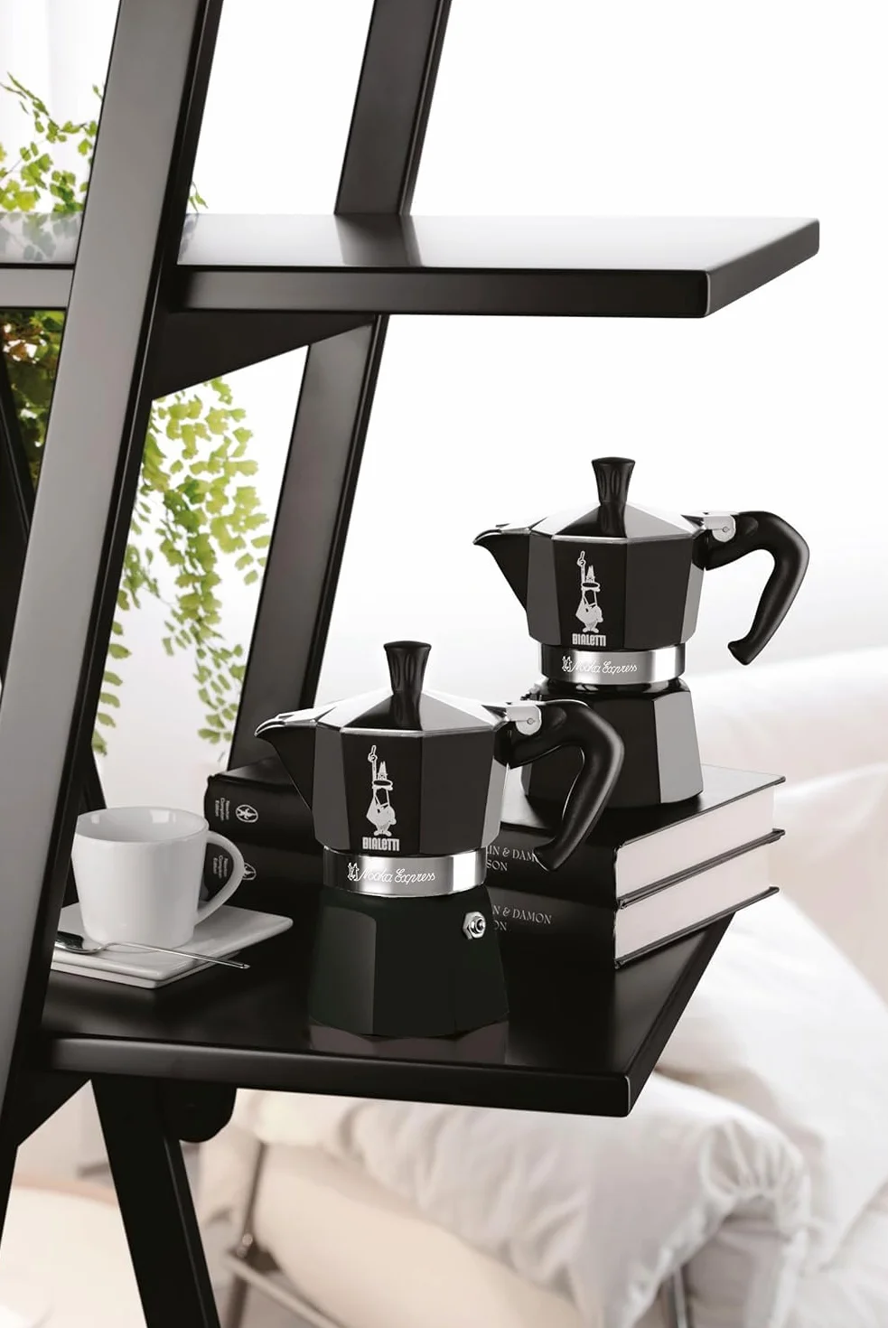 Bialetti - Moka Color: icónica cafetera espresso para estufa, hace café italiano real, tazas Moka Pot 6 (250 ml), aluminio, Negro, 6 Tazas