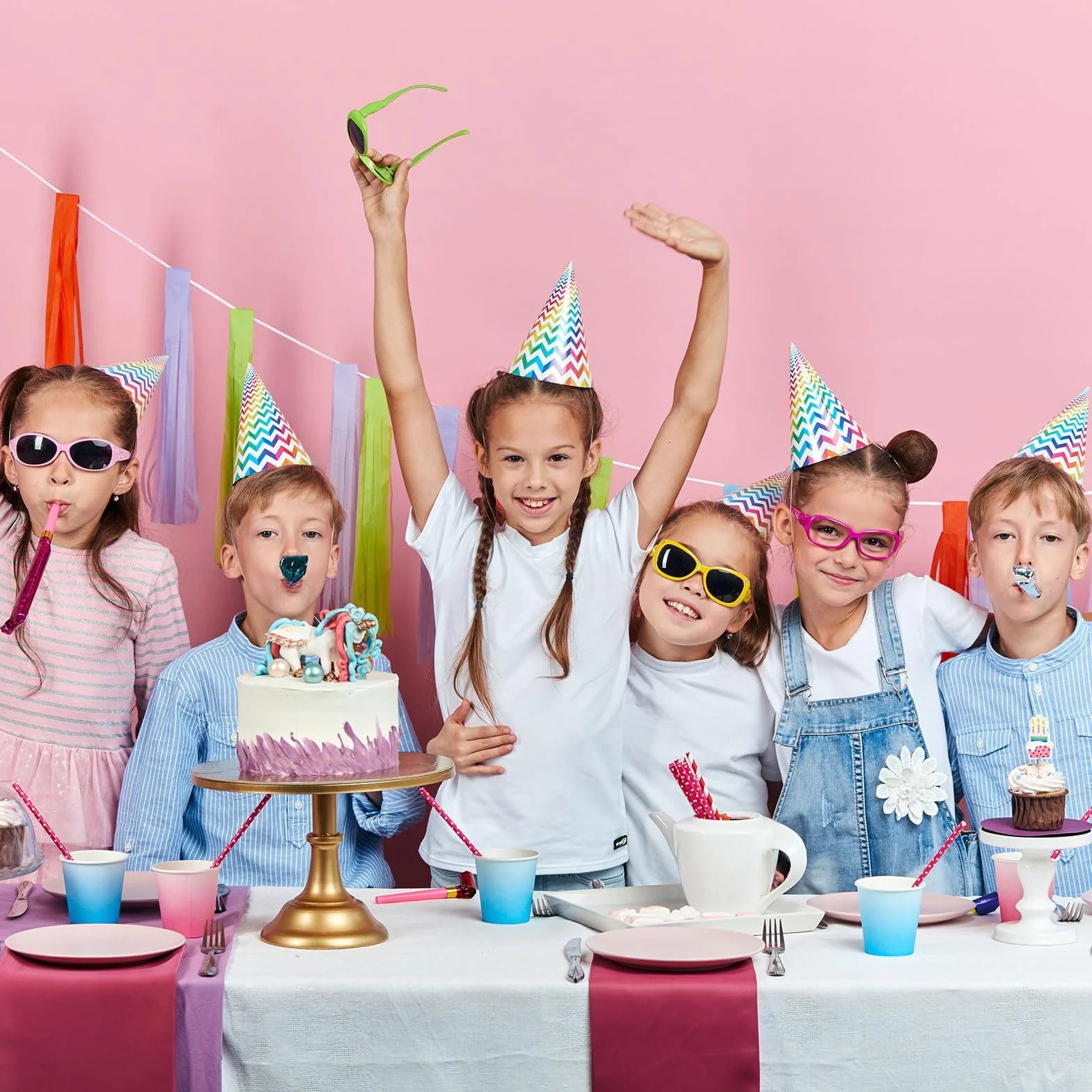 QUARKZMAN 15 Piezas Guirnalda de Borlas en Tonos Melocotón Rosa y Rojo Rosa con Cuerda de Papel de Seda para Kits de Fiesta DIY de Aniversario Boda Cumpleaños