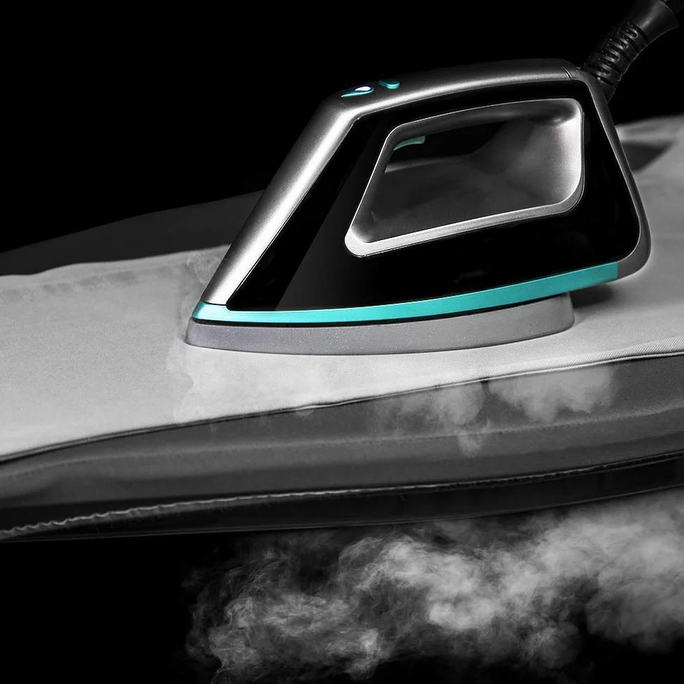 Cecotec Centro de Planchado Inteligente Total Iron 10100 Pro. 2200 W, 4 en 1: Plancha Vertical y Horizontal, Succión e Inflado, 5 Programas para 5 Tejidos, 220 g/min y 5 Bares