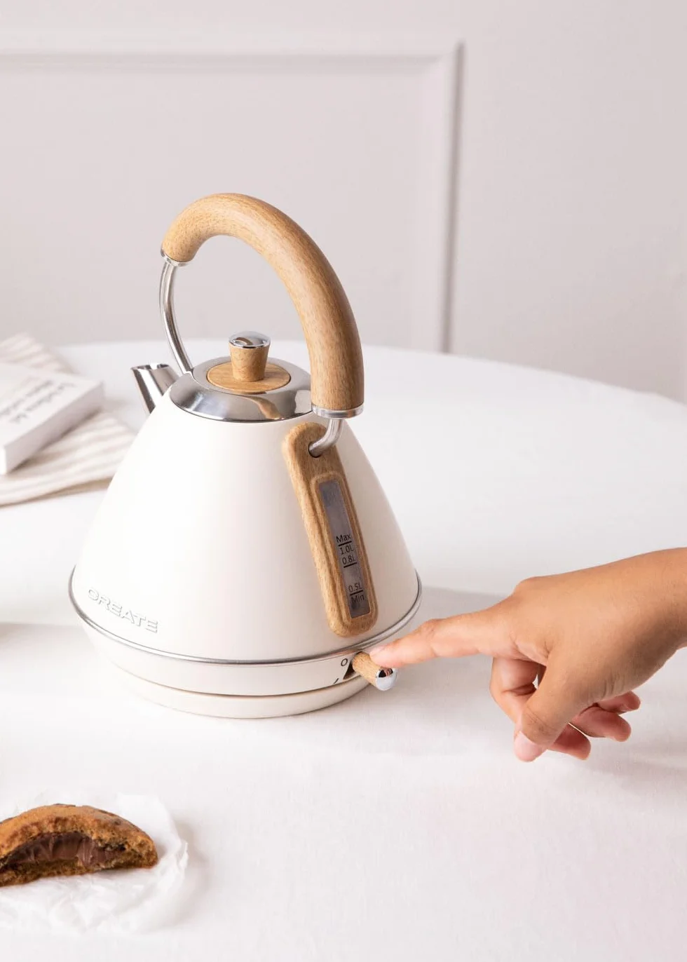 CREATE/PACK TOAST RETRO + KETTLE RETRO M/Tostadora de pan blanco roto con hervidor de agua blanco roto/Hervidor de 1 L