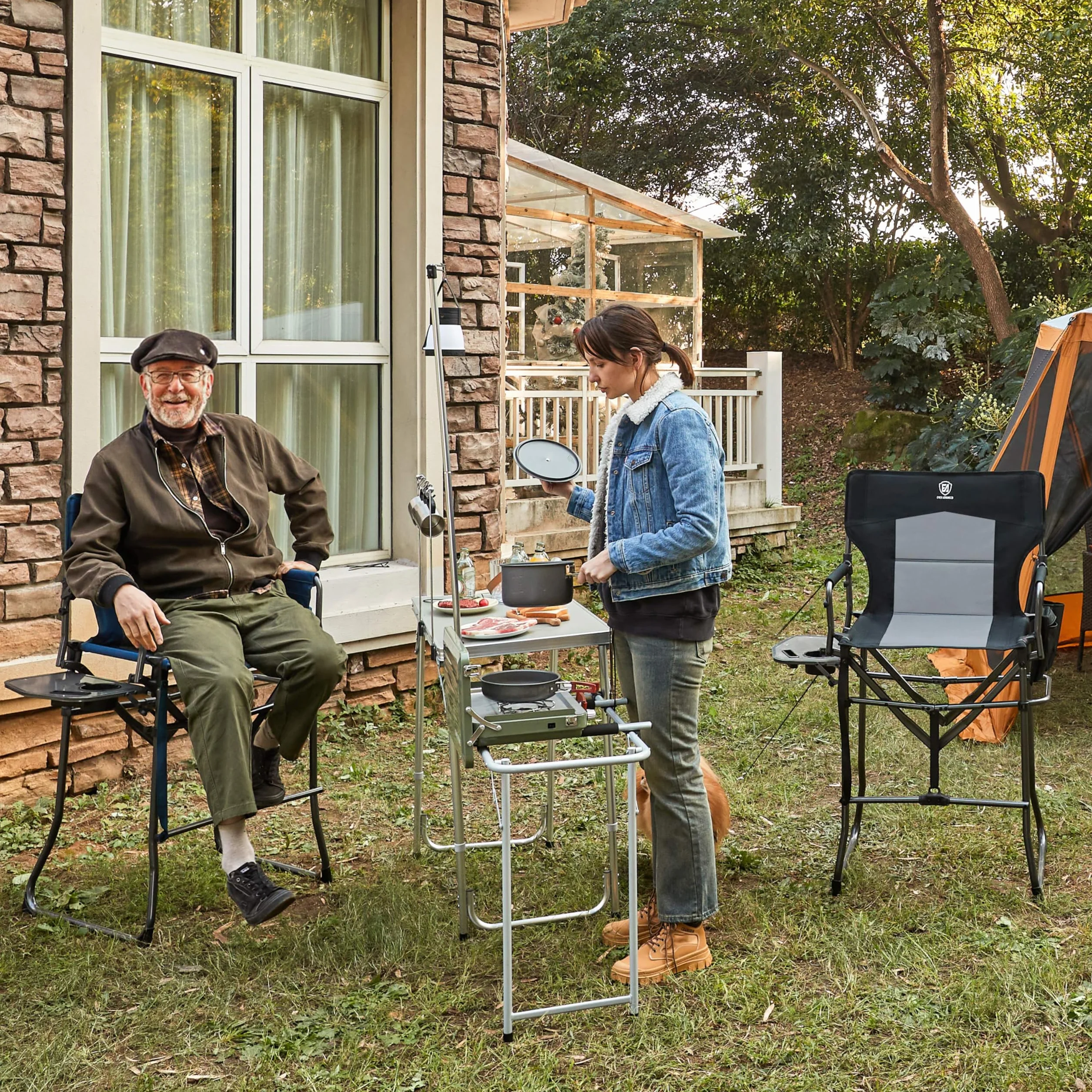 EVER ADVANCED Silla plegable portátil de 30.7 pulgadas de altura del asiento, silla de directores, taburete de bar alto plegable con mesa auxiliar para maquilladores, camping, eventos deportivos,