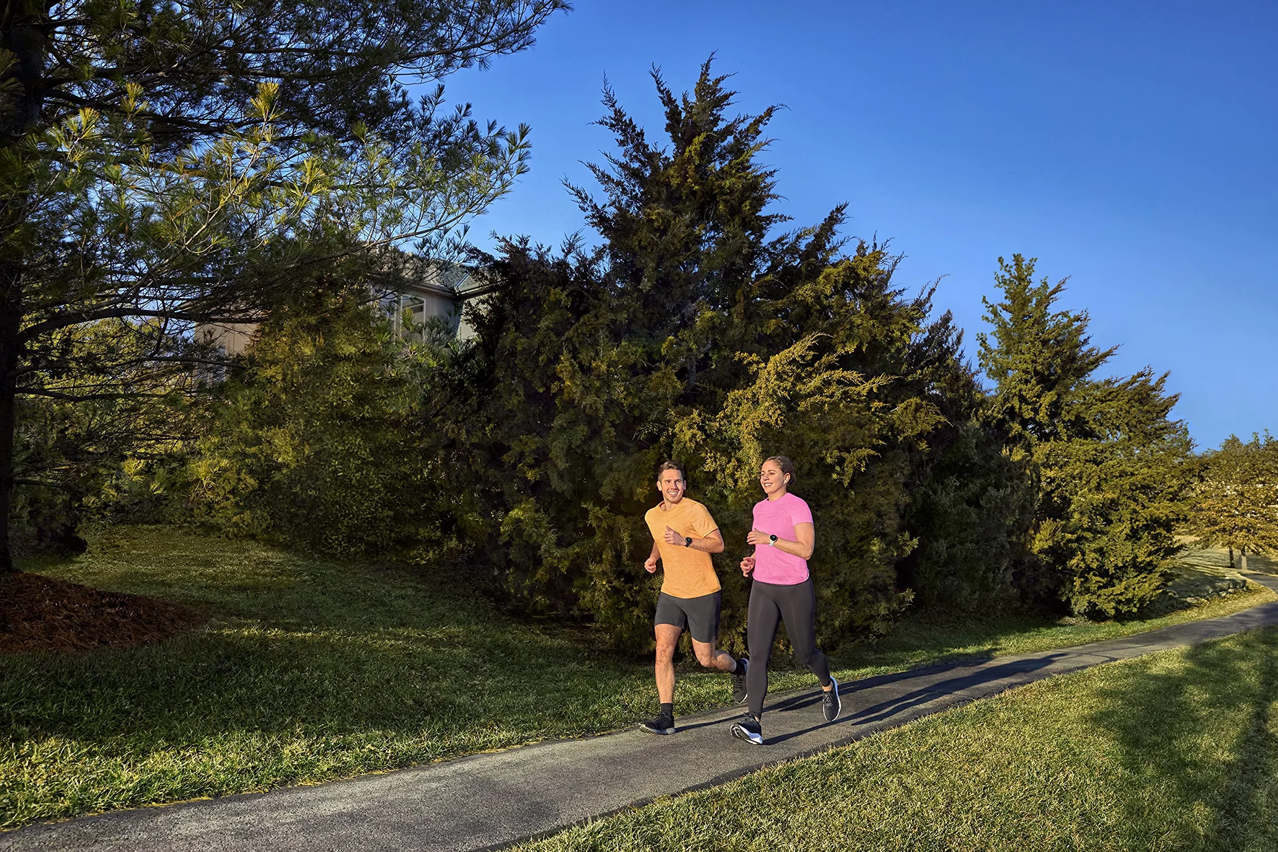 Garmin Forerunner 55 Reloj Inteligente para Running con GPS, Planes de Entrenamiento, Seguimiento del Bienestar, Blanco