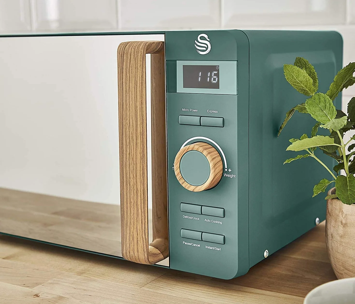 Swan Nordic Microondas digital 20L, 6 Niveles Funcionamiento, 800W Potencia, Temporizador 30 min, Fácil Limpieza, Modo Descongelar, Diseño Moderno, Tirador Efecto Madera, Verde Mate