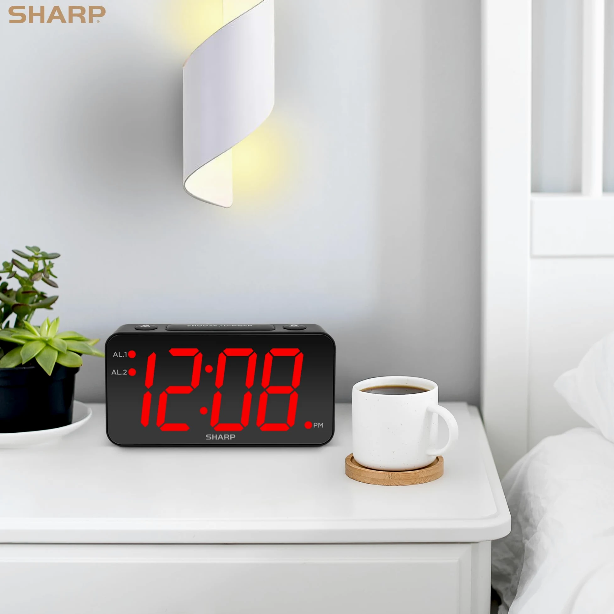Sharp Reloj Despertador Digital con números Gigantes, fácil de Ver, Grande en Cualquier Lugar, operación Simple, batería de Respaldo, Caja Negra, Pantalla LED roja