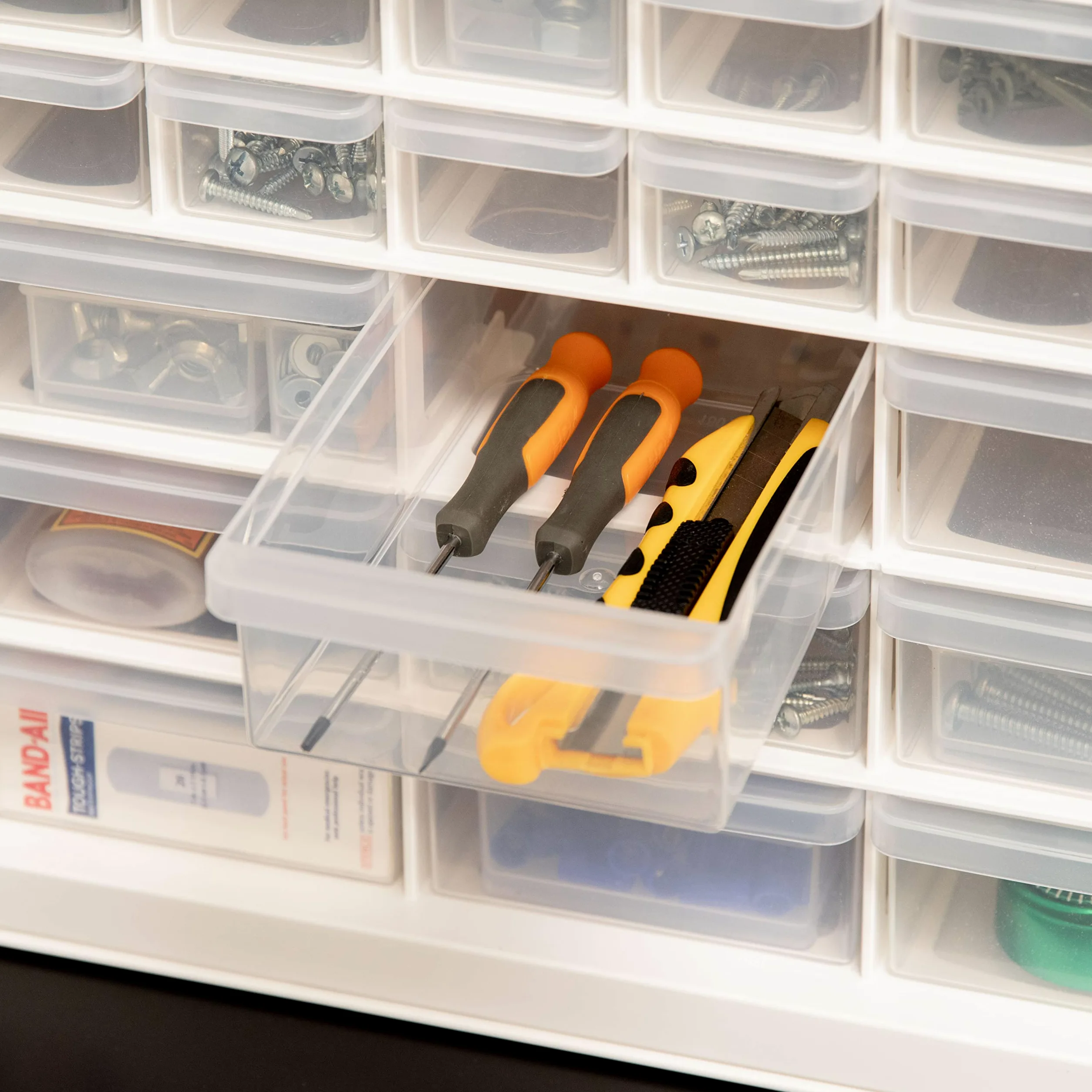 IRIS Armario de almacenamiento apilable con 44 cajones, 49,5 cm de ancho x 17,78 cm de profundidad x 39,5 cm de alto, color blanco, pequeño organizador de ladrillos, caja multiusos para álbumes de