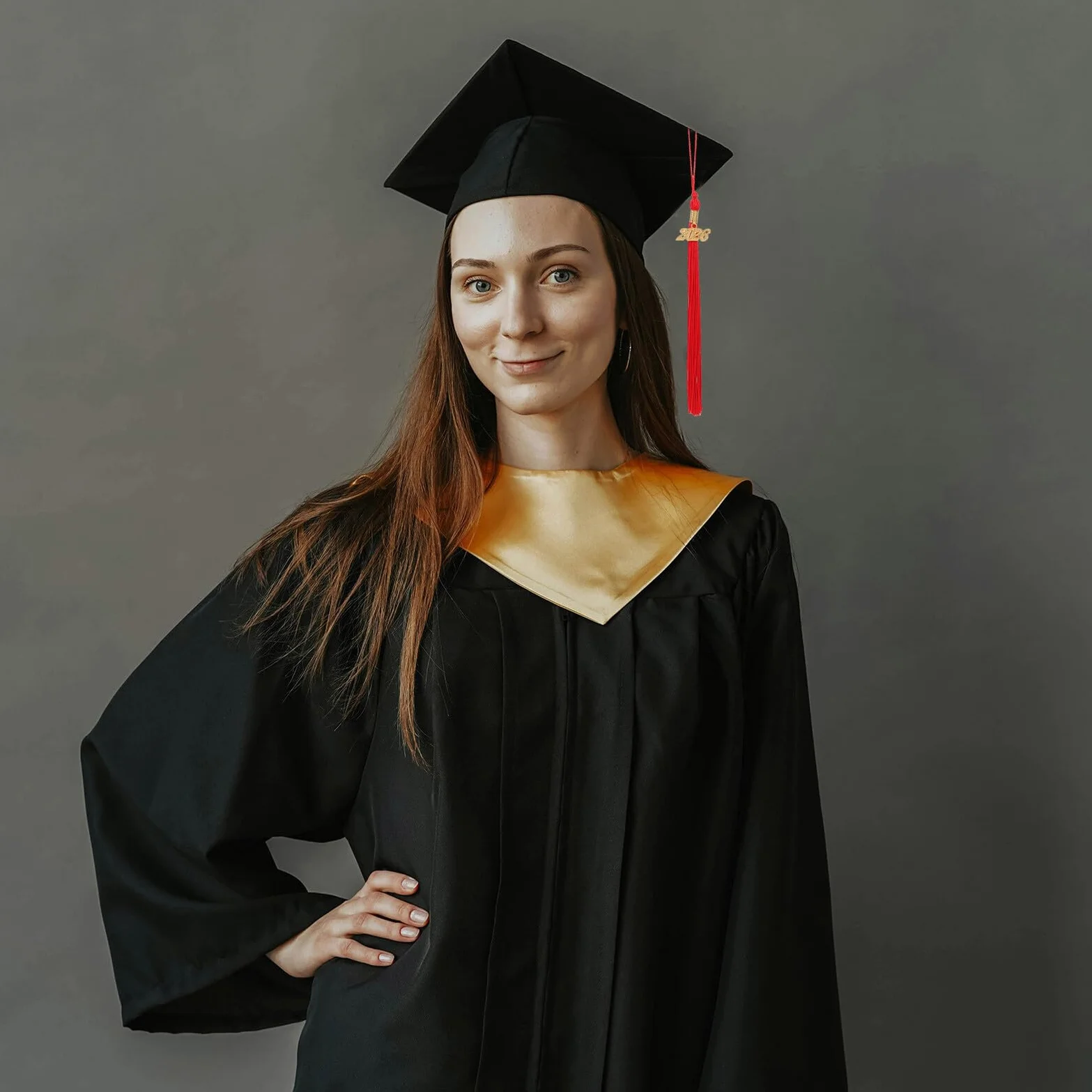 CALLARON 12 Piezas Borla para Birrete de Graduación Roja 2026 con Dije Decorativo, Material de Poliéster y Aleación de Zinc, Accesorio Reemplazable para Temporada de Graduación