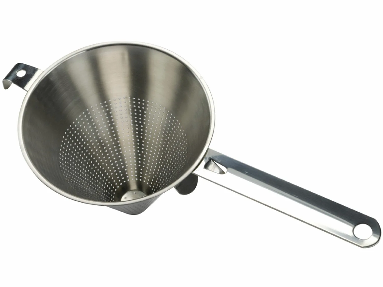 Colador chino de acero inoxidable de 24 cm de diámetro, robusto y práctico. El colador está hecho de malla fina y es ideal para filtrar caldos o pasadas.