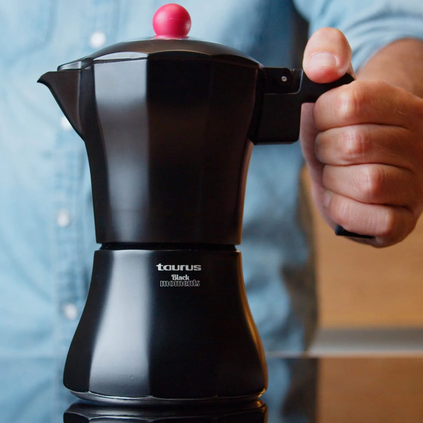 Taurus Black Moments 6 - Cafetera italiana, 6 tazas, base y filtro de acero inoxidable, válvula de seguridad, cierre de silicona para mayor seguridad, para todos los fuegos, tapa transparente, negro