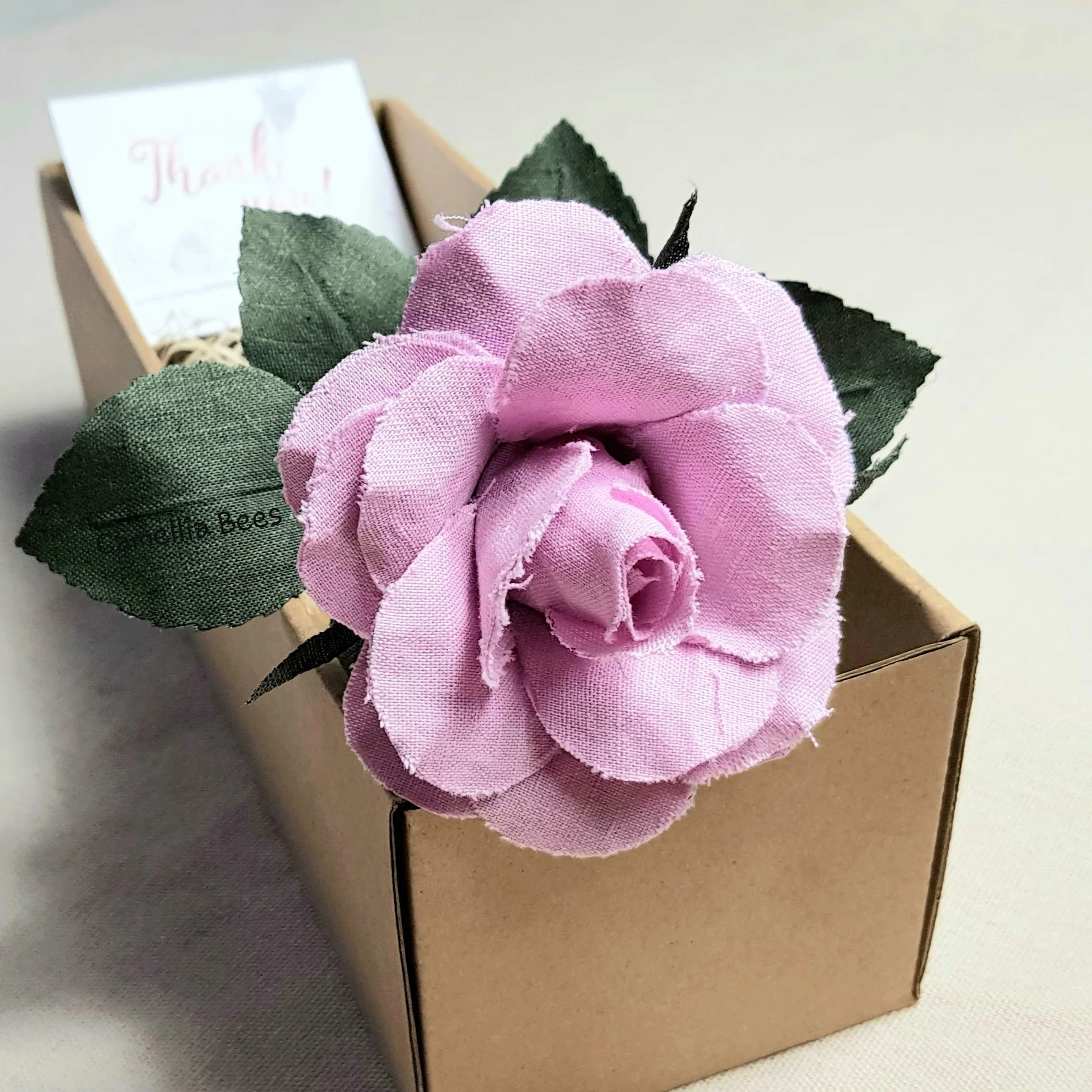Camellia Bees Rosa de Lino para Regalo de Boda de 4º año. Rosa de Lino Hecha a Mano para el día de San Valentín, día de la Madre. Flor de algodón de Lino de Tallo Largo único (Rosa)