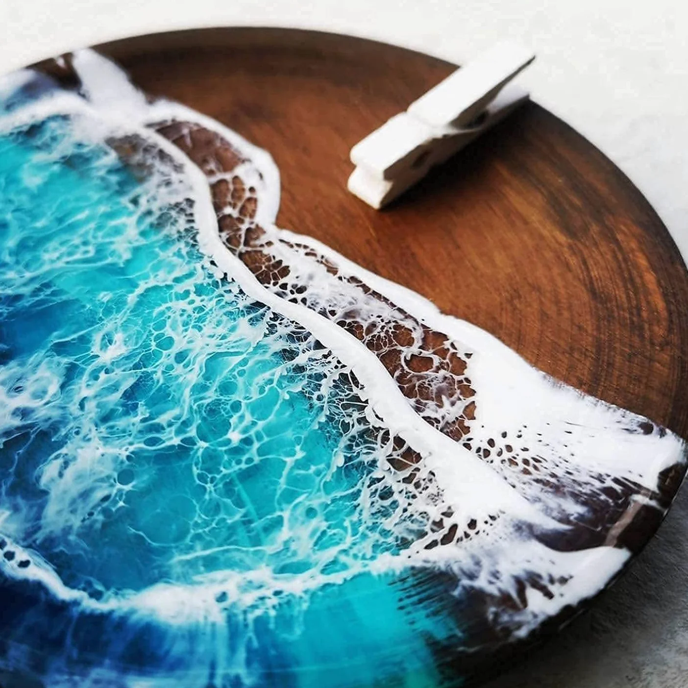 1.6 Kg Resina epoxi transparente No Tóxica una vez curada de dos componentes – Resina + Endurecedor, efecto agua para creaciones artísticas, recubrimiento de superficies, modelado, joyería, bricolaje